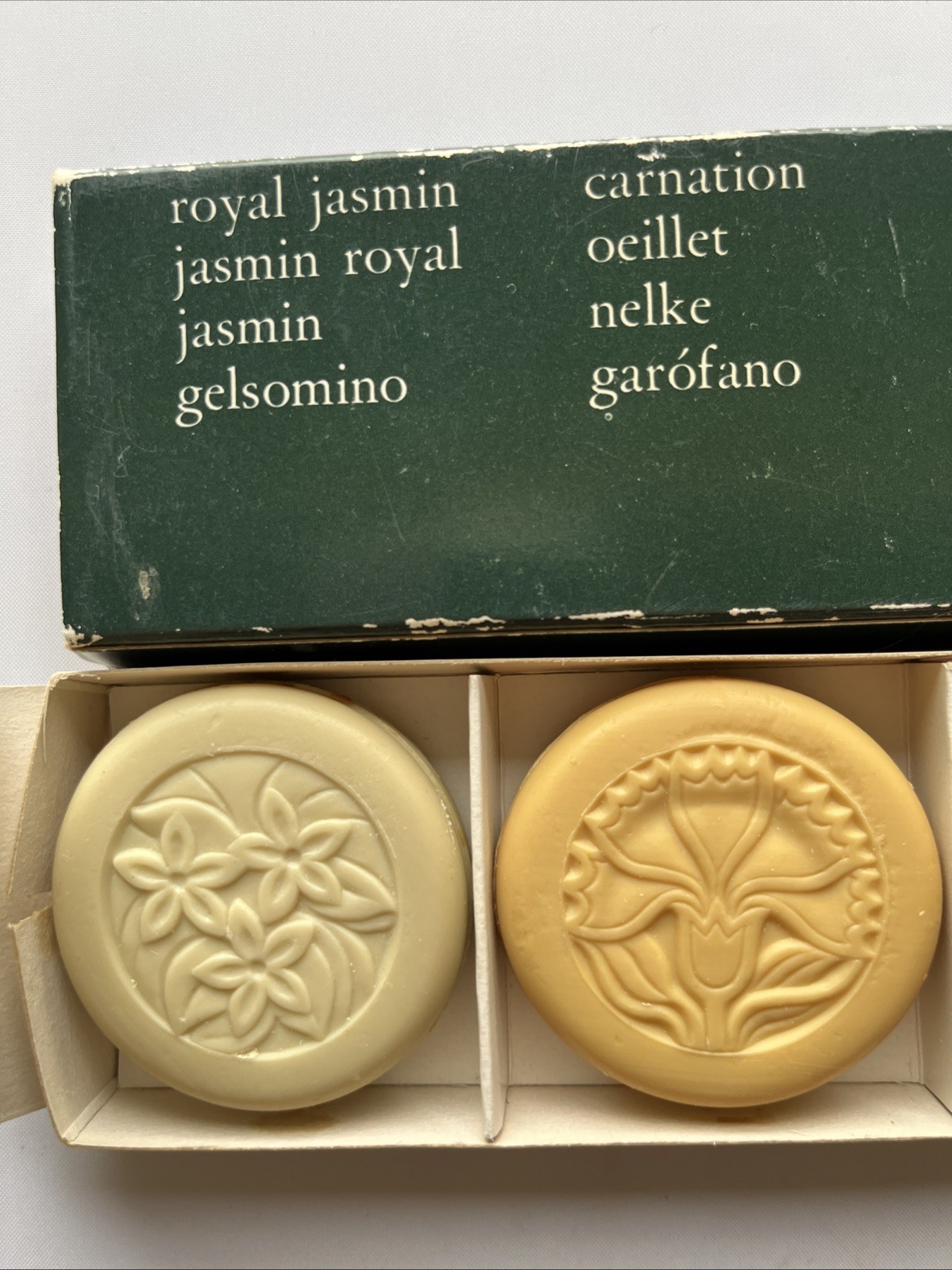PUIG Luxury Bath Soap 6 Bars Mixed Florals Jasmin, Carnation, Rose + UNUSED