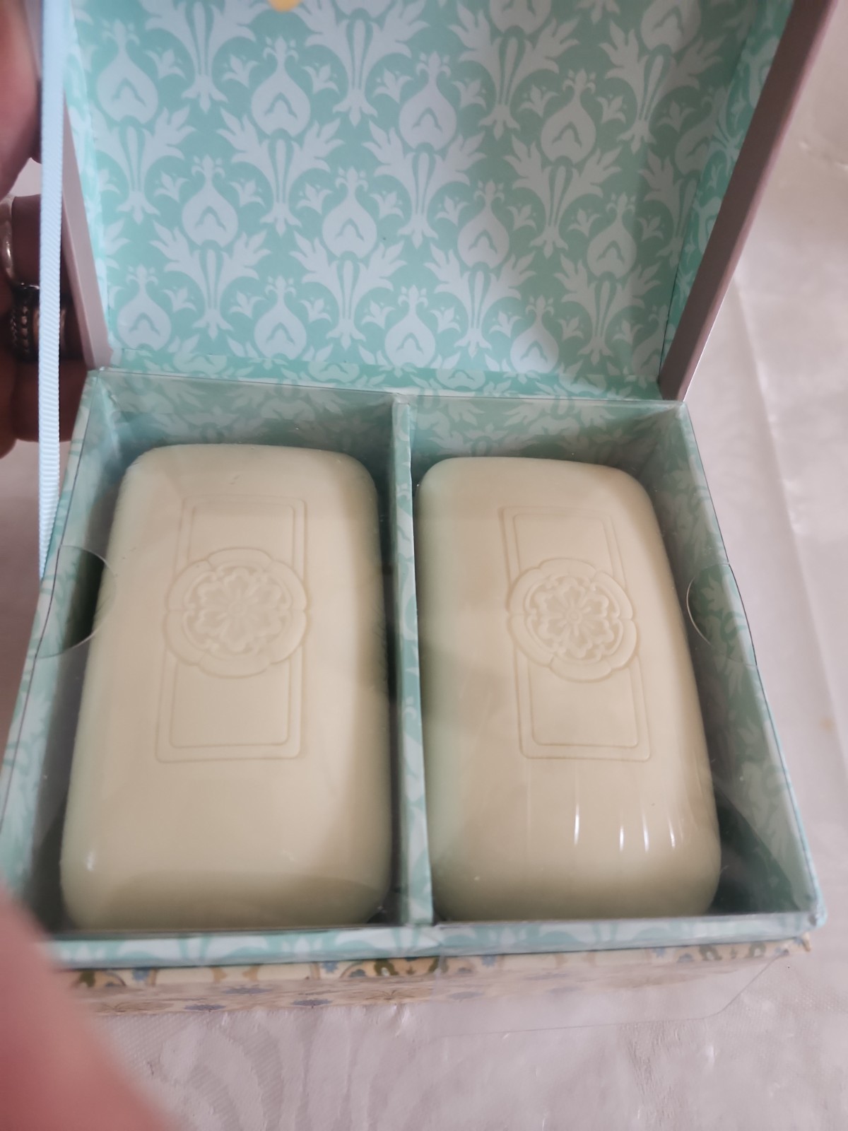Punch Studio Angel Music Box Almond & savon Soap Plays Beethoven’s Ode to Joy
