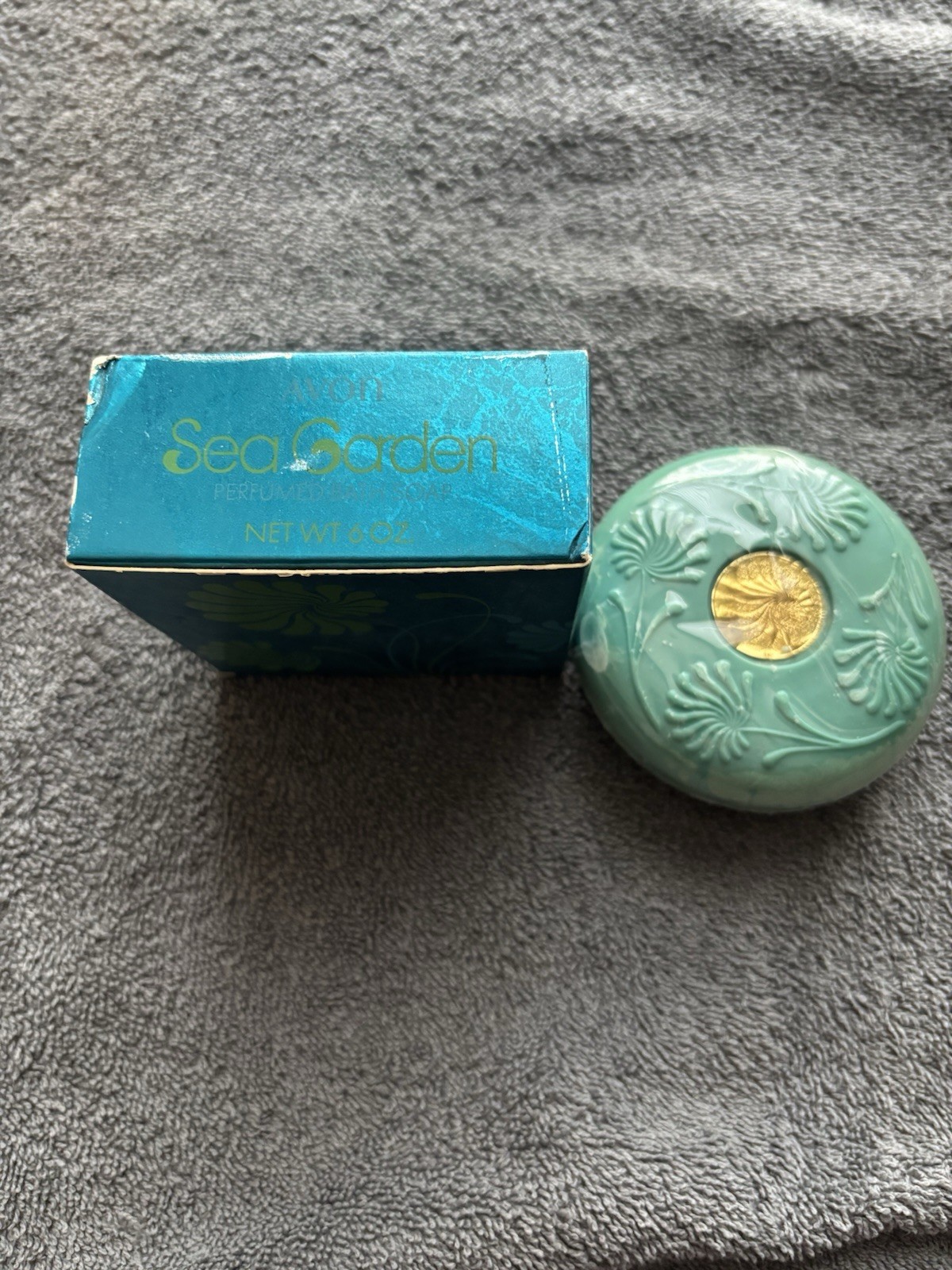 Vintage Avon Sea Garden Perfumed Bath Soap 6 oz SEALED Light Box Wear