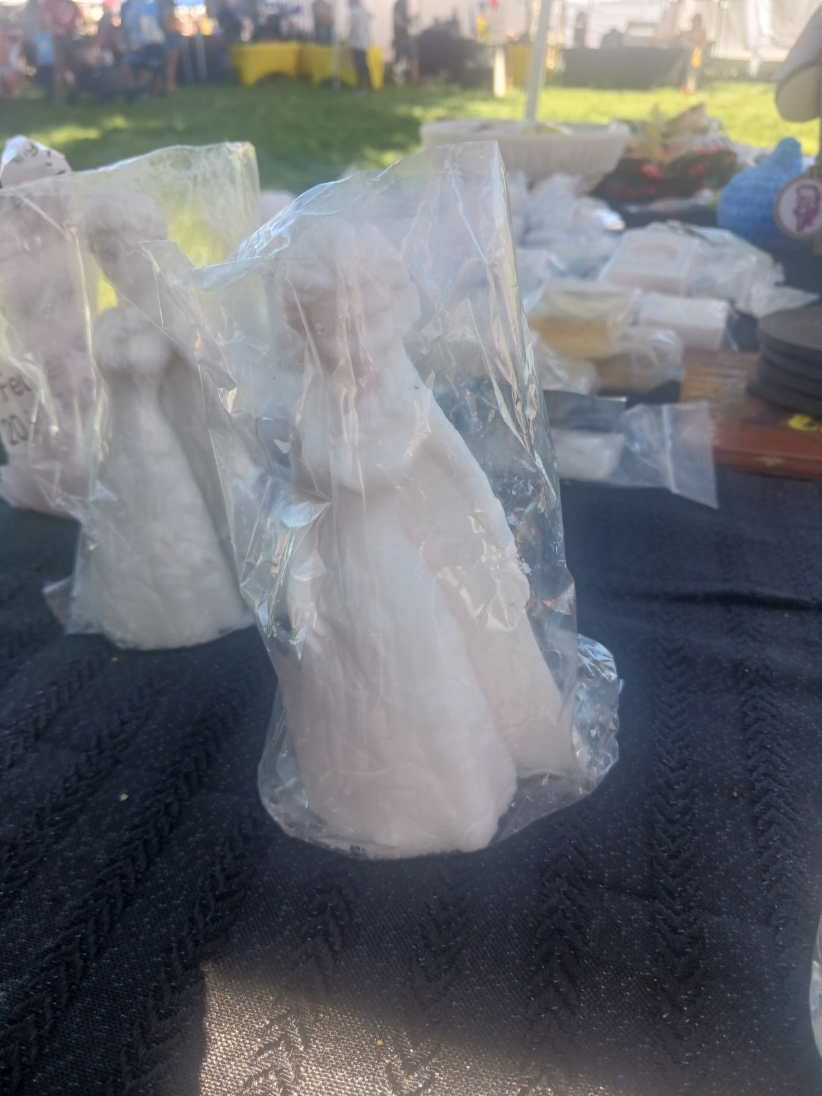 Frozen Elsa 10in(5oz) Soap Statue