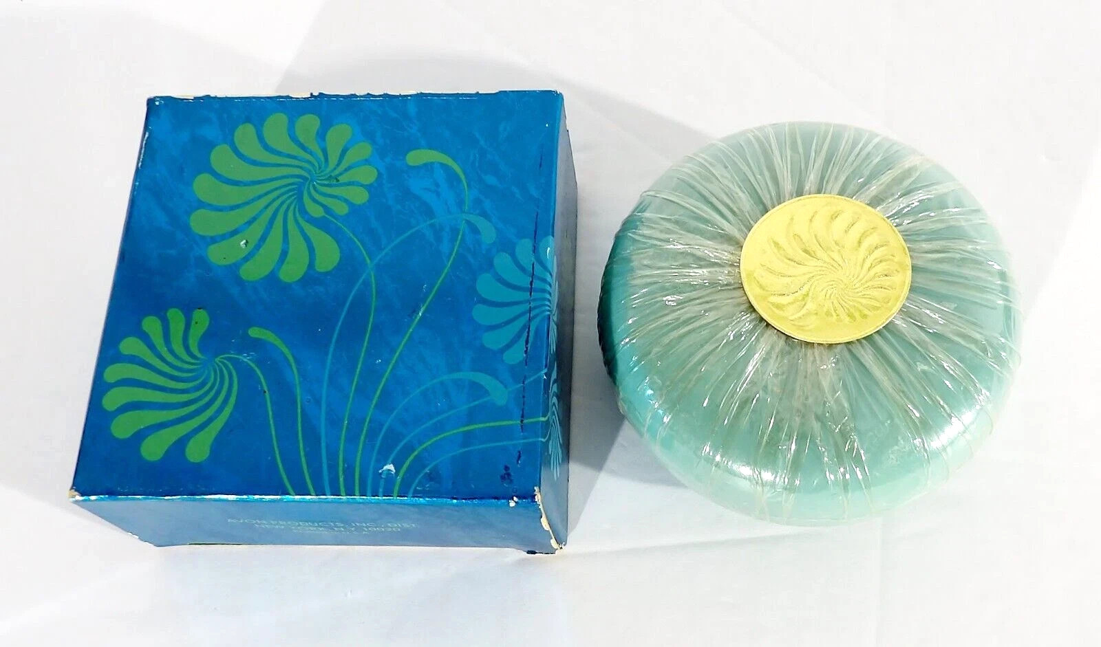 Vintage Avon Sea Garden Perfumed Bath Soap 6 oz SEALED Light Box Wear
