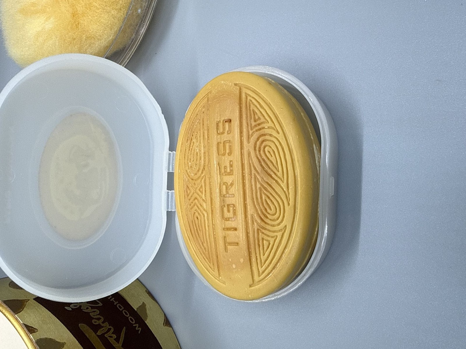 NOS Faberge Woodhue Bath Powder & Savon Woodhue Soap in Case Set 60’s MCM Vtg