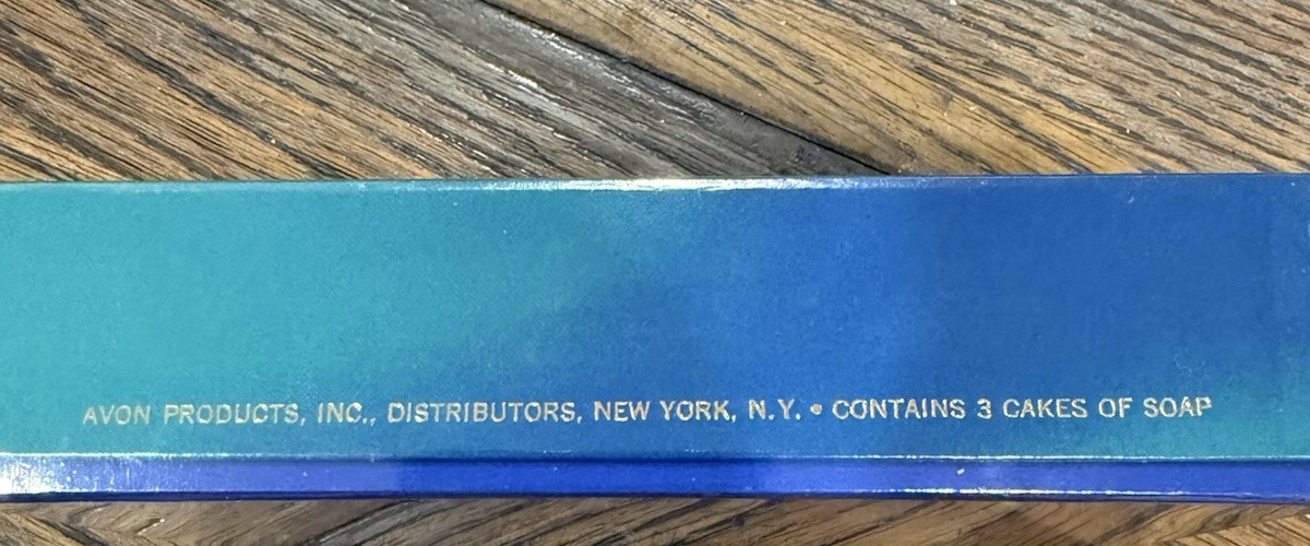 Avon Rapture 3 Perfumed Soaps NEW In Never opened Sealed Box 1960-1970 VTG Doves
