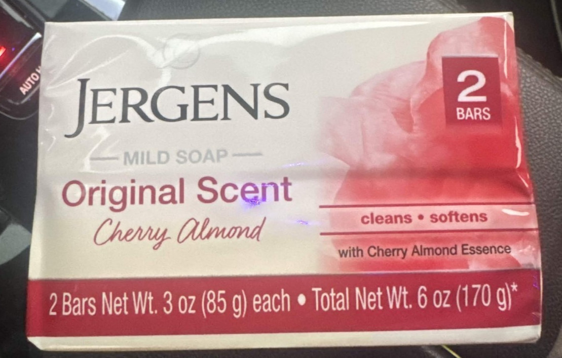 Jergens Cherry Almond Soap Original Scent Mild 8 Bars Total 3oz 4 Pack LOT