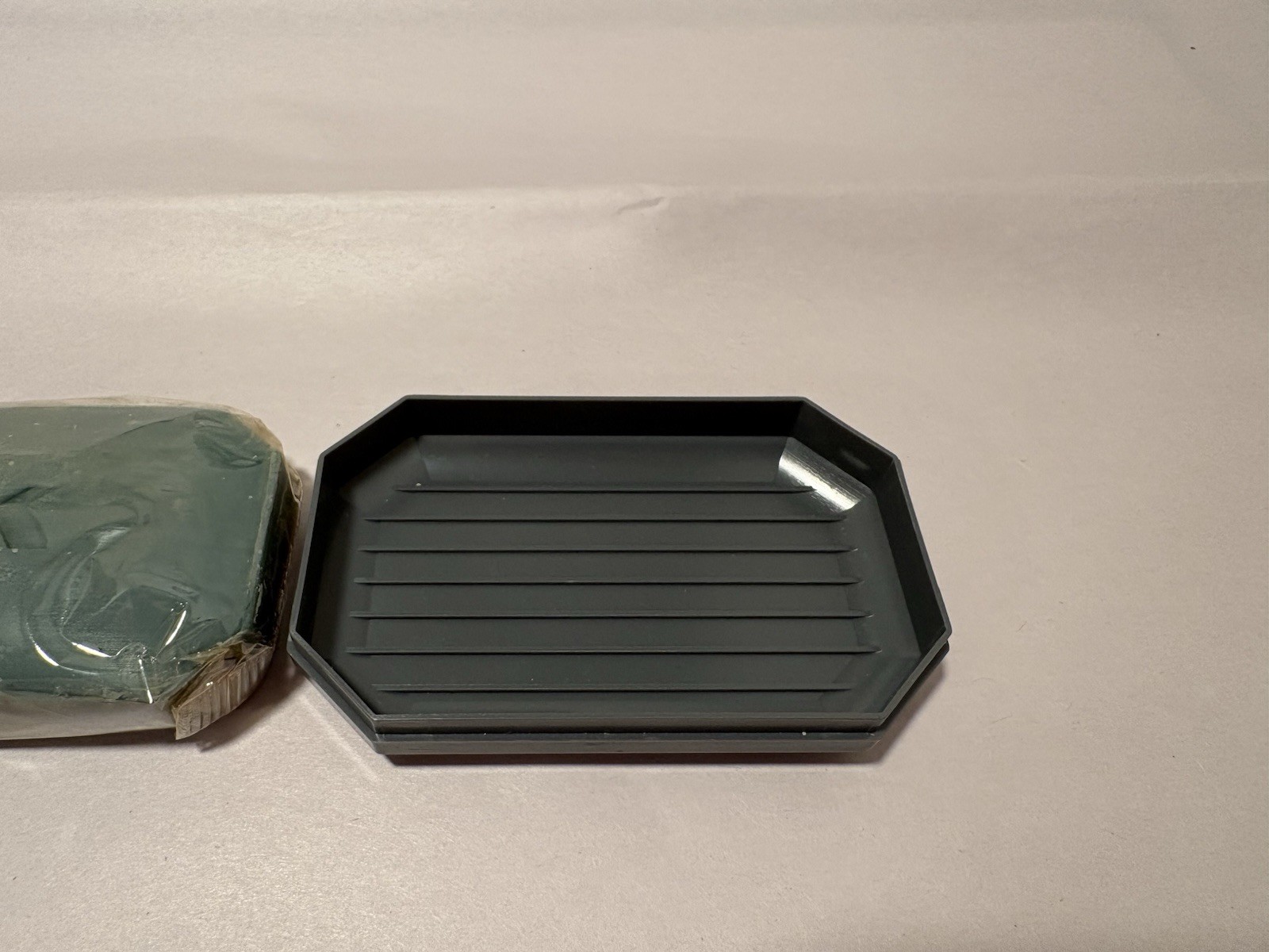 New Vintage RK Soap Bar Acid Balanced Mens Bar Green Gray Plastic Travel Dish