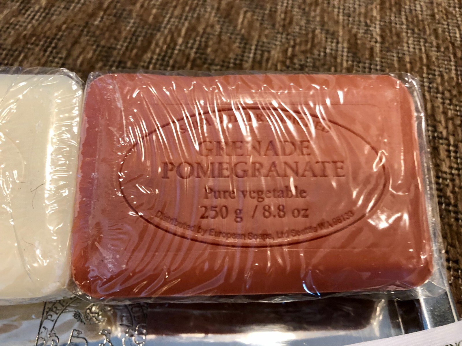 Pre de Provence Pomegranate and Milk Soap Bar 250g 8.8oz ea & Tray Lot 2 NEW NWT