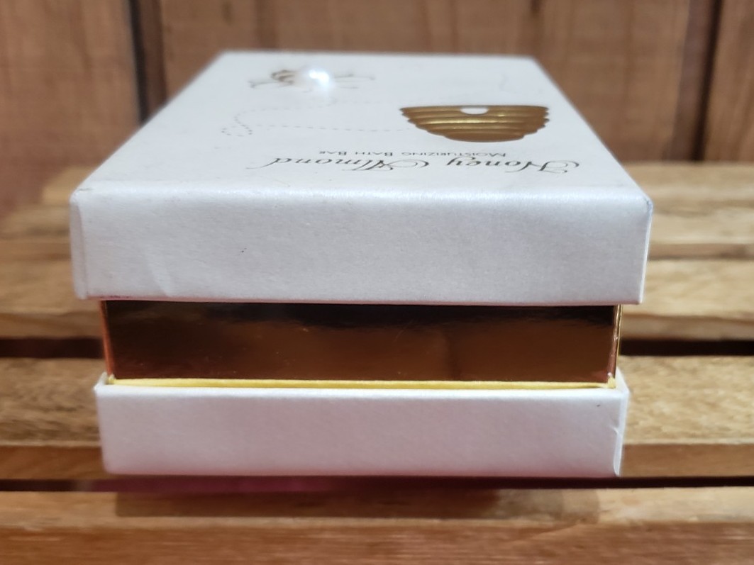 HONEY ALMOND Scented Moisturizer Soap Bar 12oz in Decorative Box Pearl Bee New