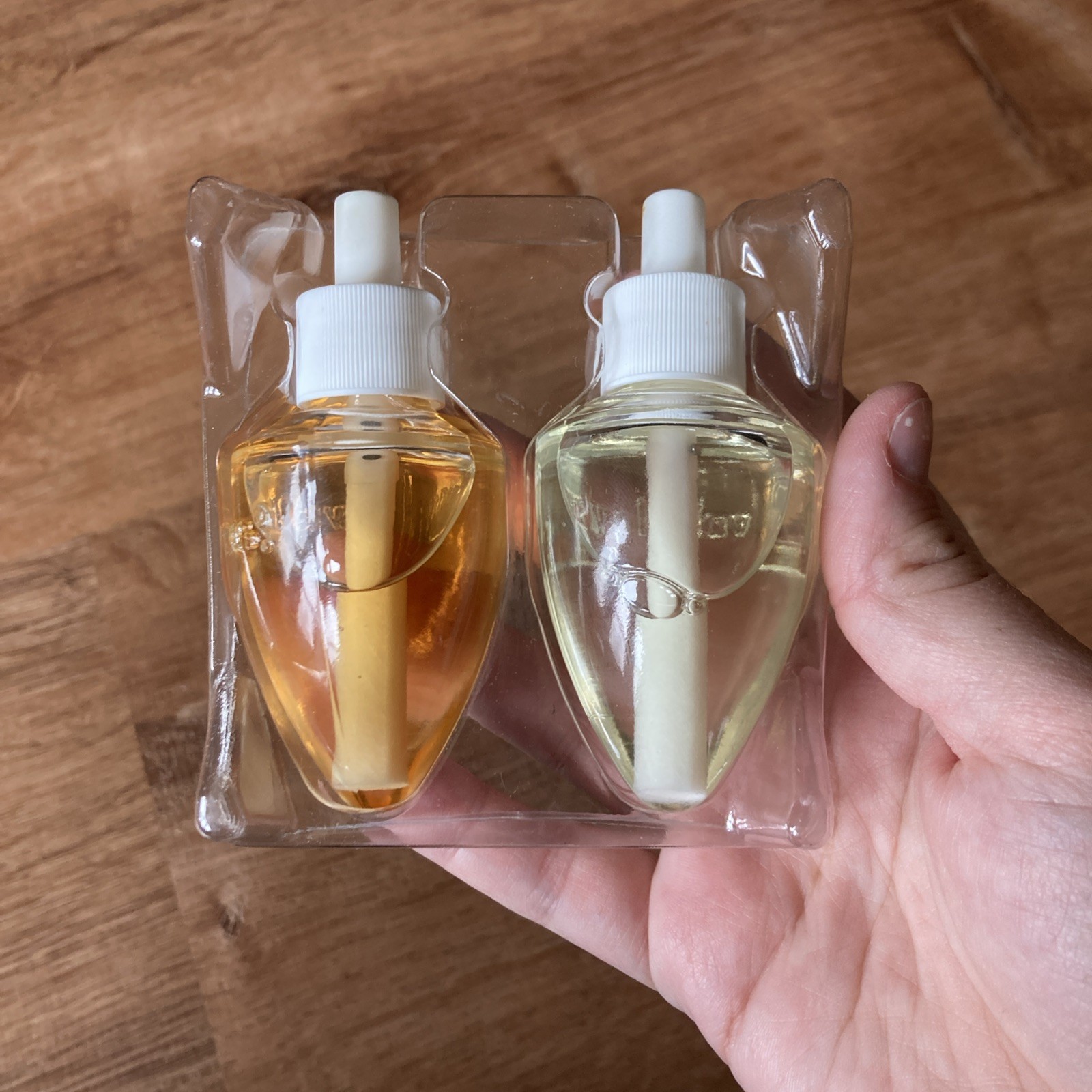 Bath & Body Works Wallflowers NEW Refill Plug-Ins Lot 4-pomegranate & Vanilla