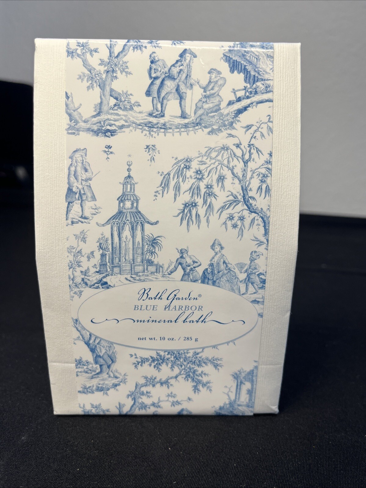 Bath Garden Blue Harbor Women’s White/Blue Mineral Bath Salt 10 oz