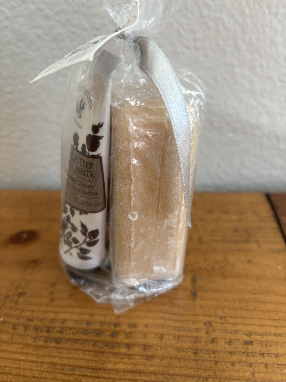 Pre de Provence Quad-milled French soap Honey Almond And Hand Cream Gift Bag