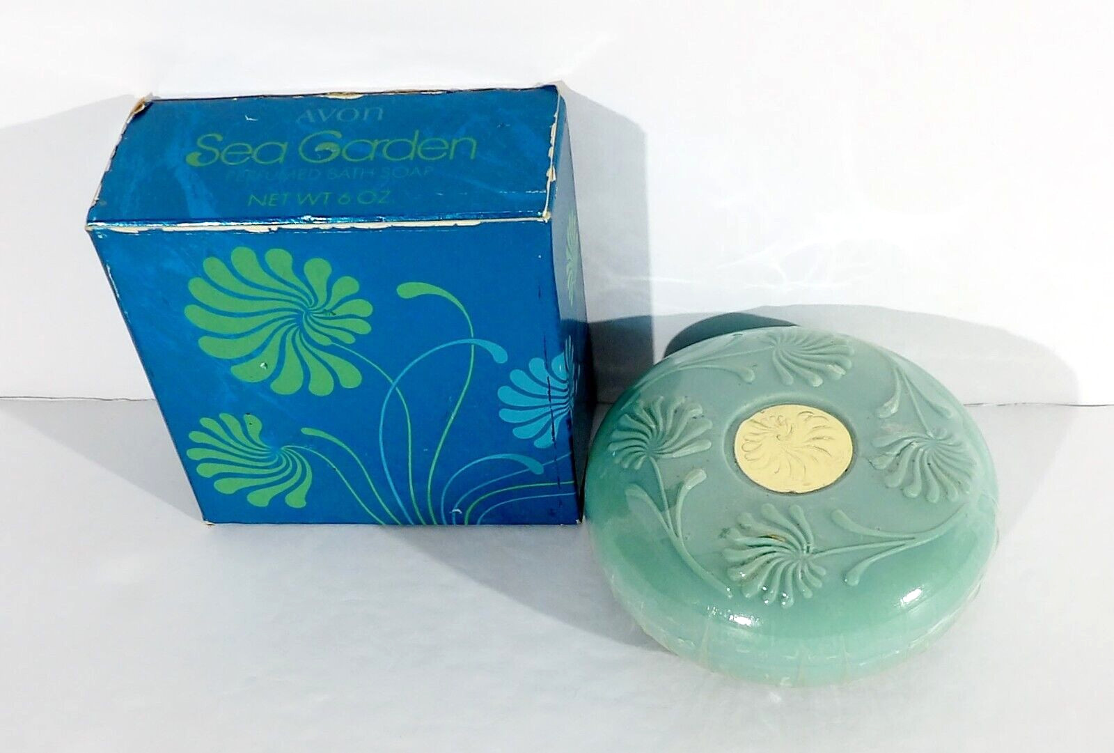 Vintage Avon Sea Garden Perfumed Bath Soap 6 oz SEALED Light Box Wear