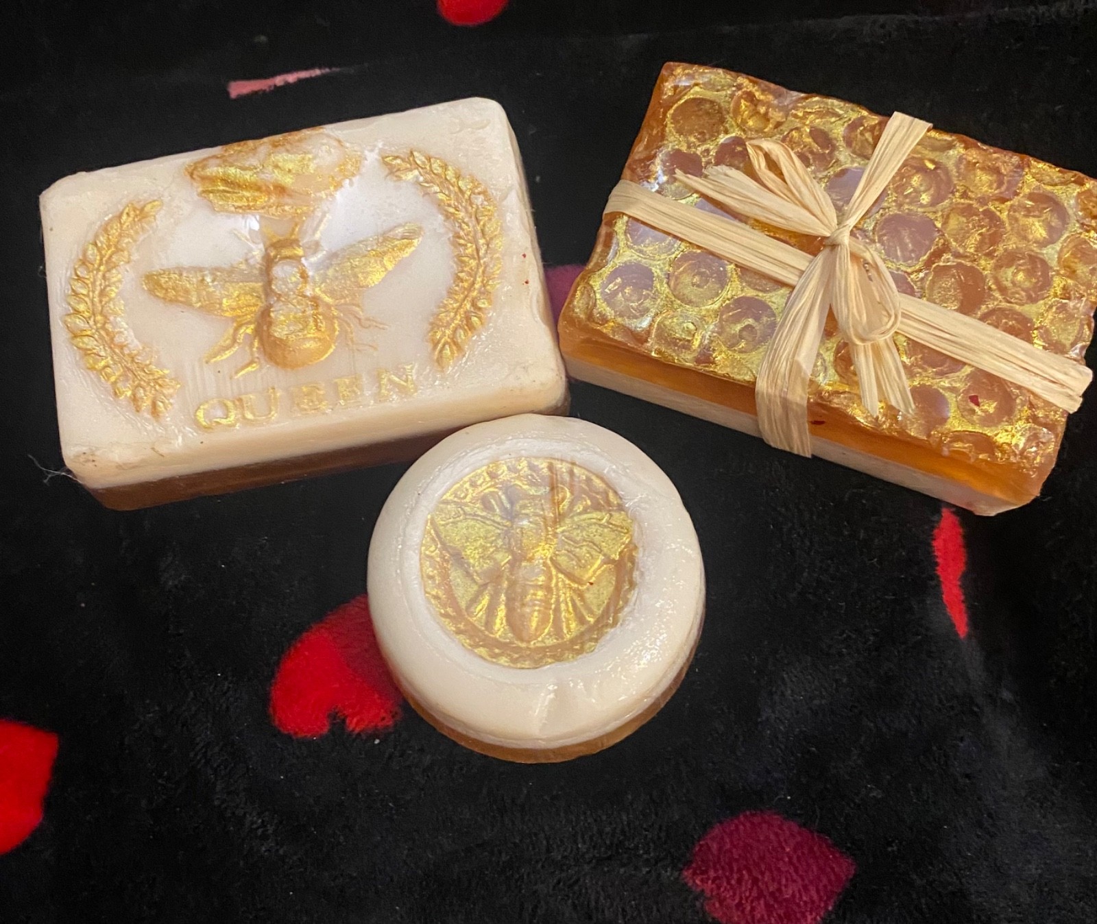 YWC Homemade Queen Bee Honeycomb Honey Bee Soap Set of 3 Rare VTG GrannyCore