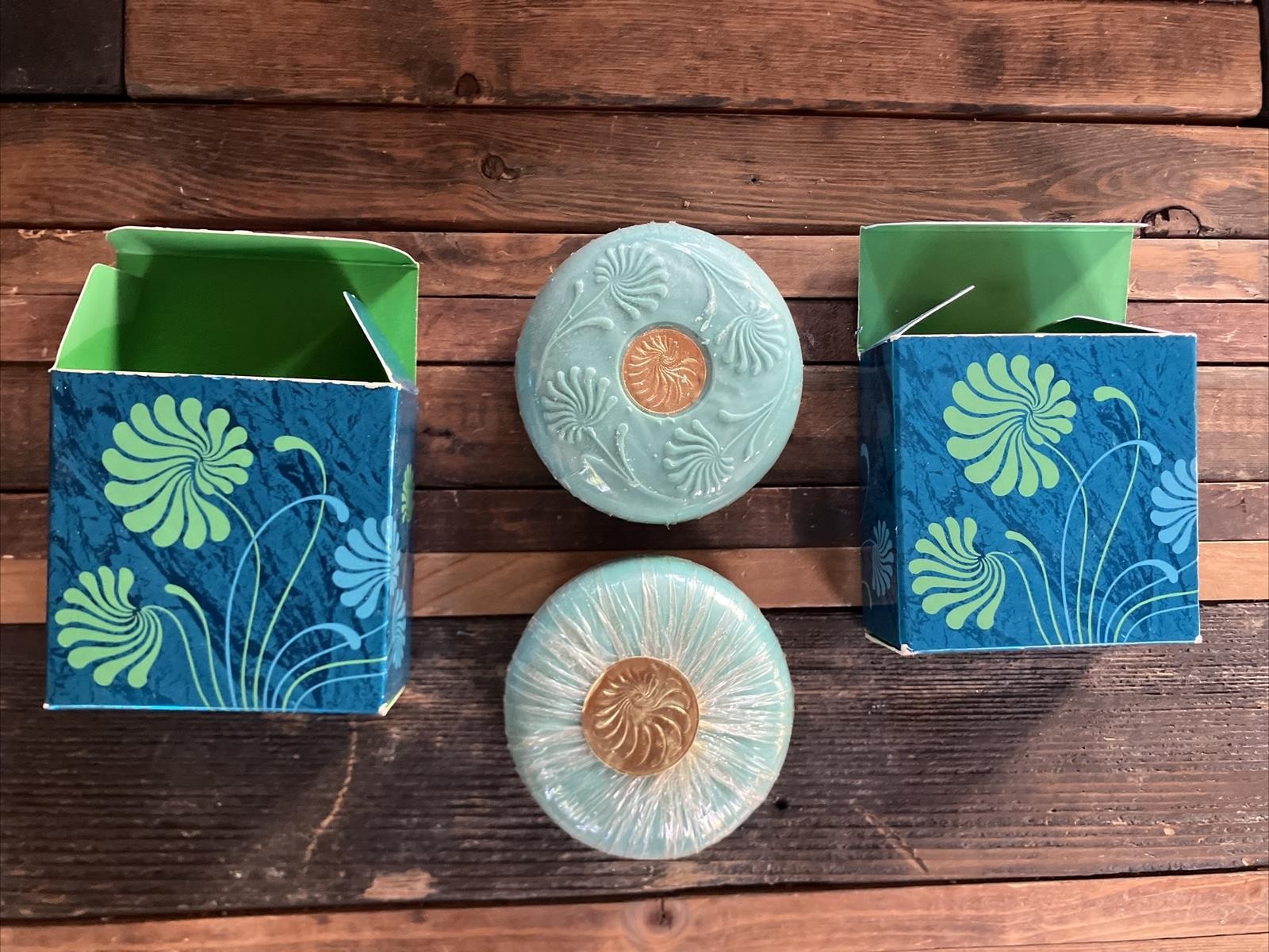 Set Of 2 Vintage Avon Sea Garden Perfumed Bath Soap 6 oz SEALED Light Wear