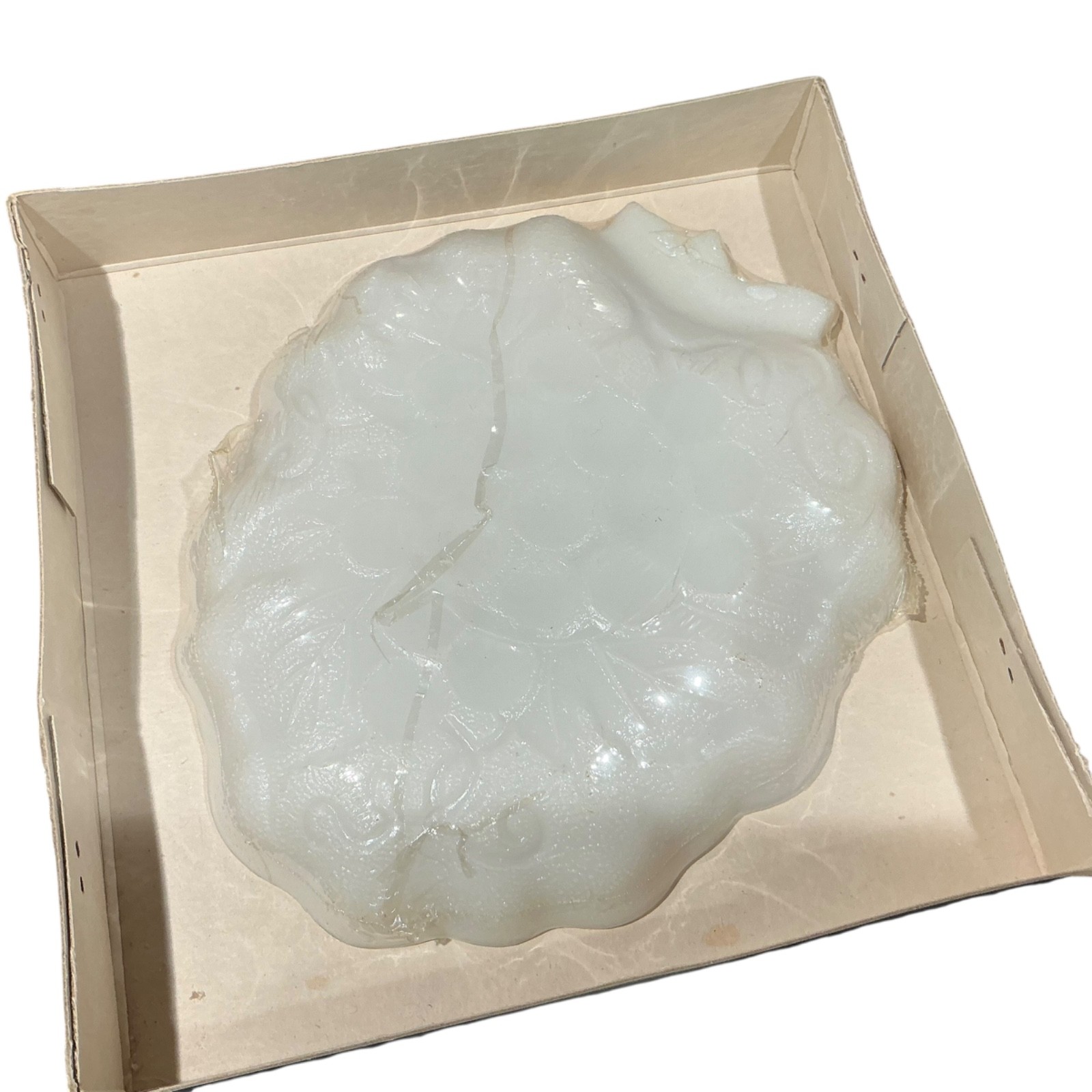 Vtg Delagar 5 Guest Daisy Flower Soap Cakes Milk Glass Lily Pad Bowl Tray Dish