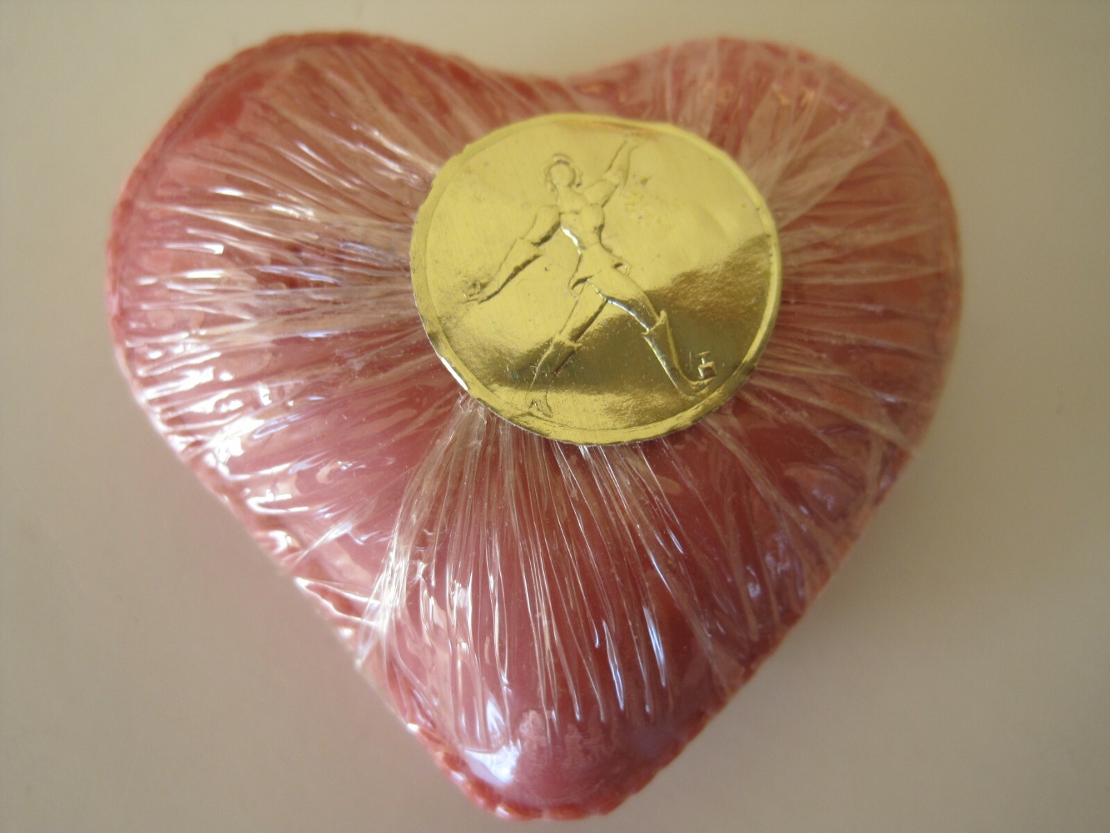 RARE Vintage SCHIAPARELLI 6 Surreal Heart Soaps 0.9 Oz SHOCKING Total 5.4 Oz IOB