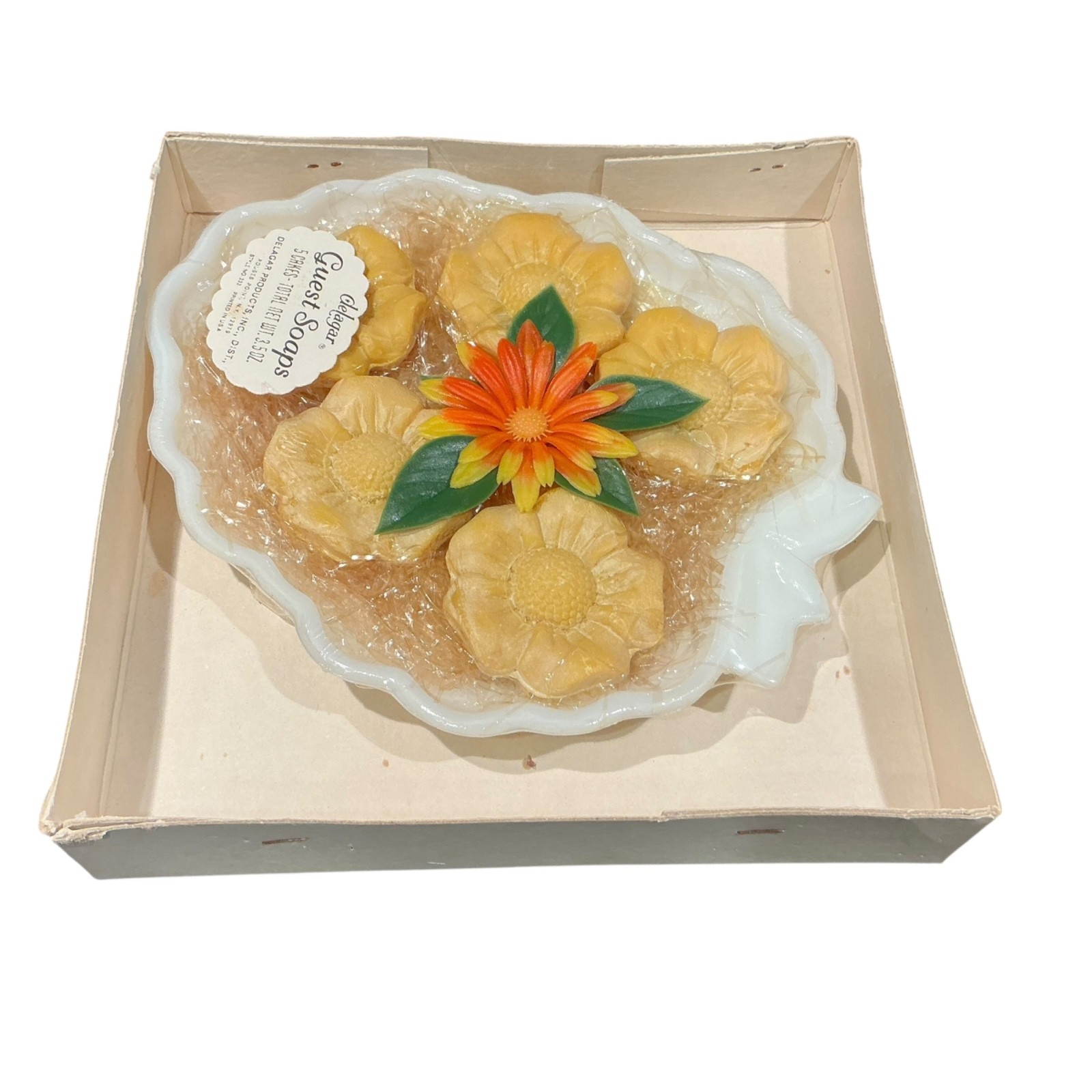 Vtg Delagar 5 Guest Daisy Flower Soap Cakes Milk Glass Lily Pad Bowl Tray Dish