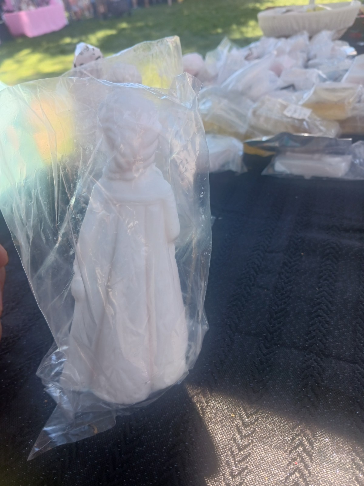 Frozen Elsa 10in(5oz) Soap Statue