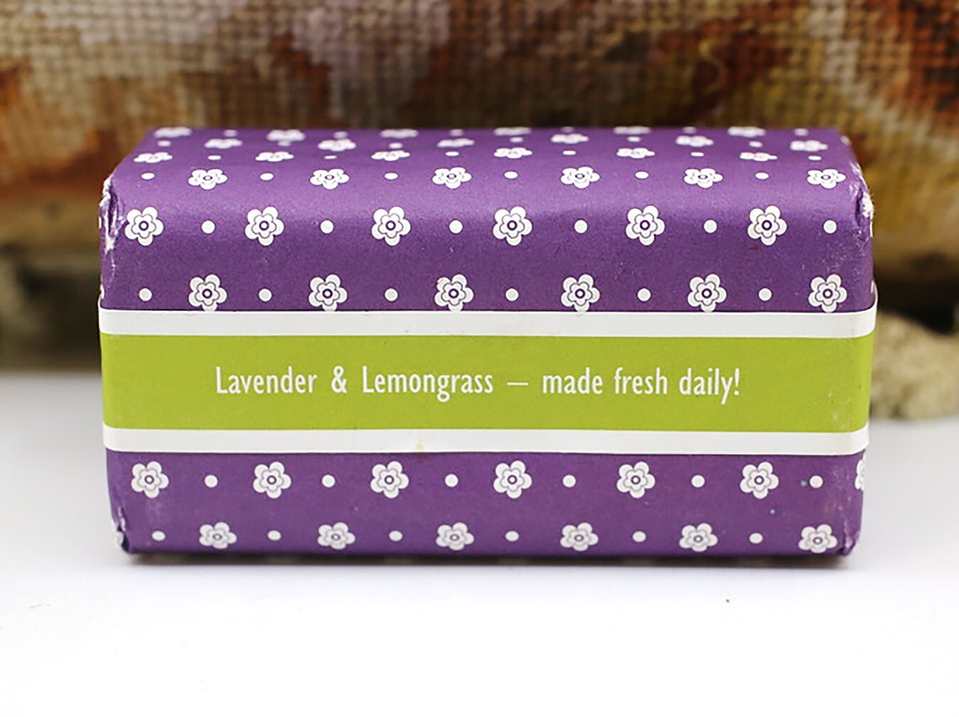 LAVENDER MEADOWS LARGE MOISTURIZING SOAP BAR LAVENDER & LEMONGRASS