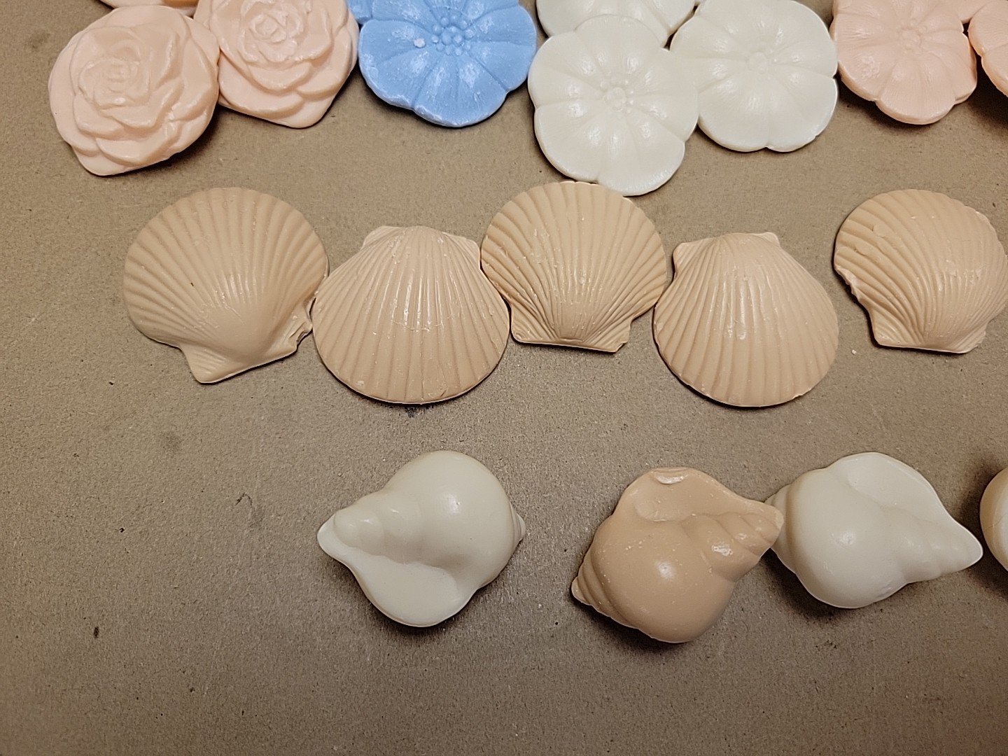 Lot 27 Assorted Sea shells & Flowers Decorative Soap *SEE PICS