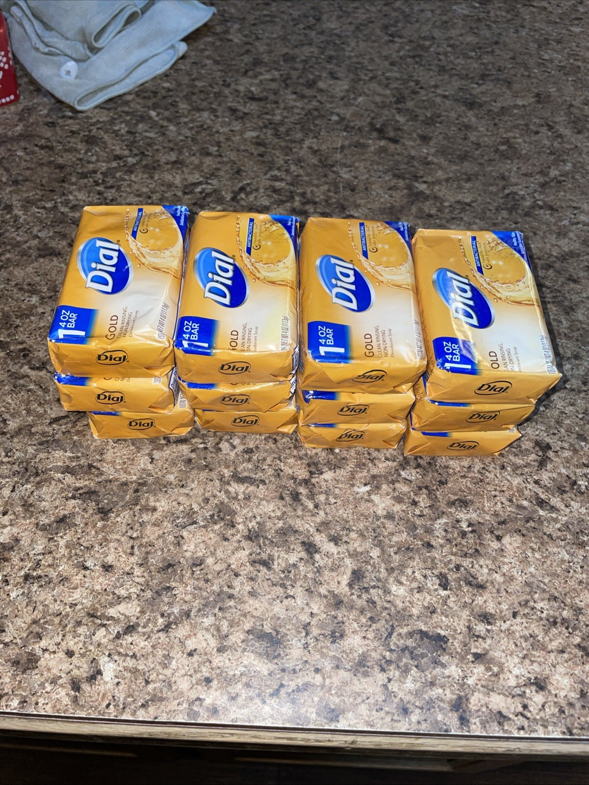 Dial Gold Antibacterial 4oz Bars Lot of 12 Brand New