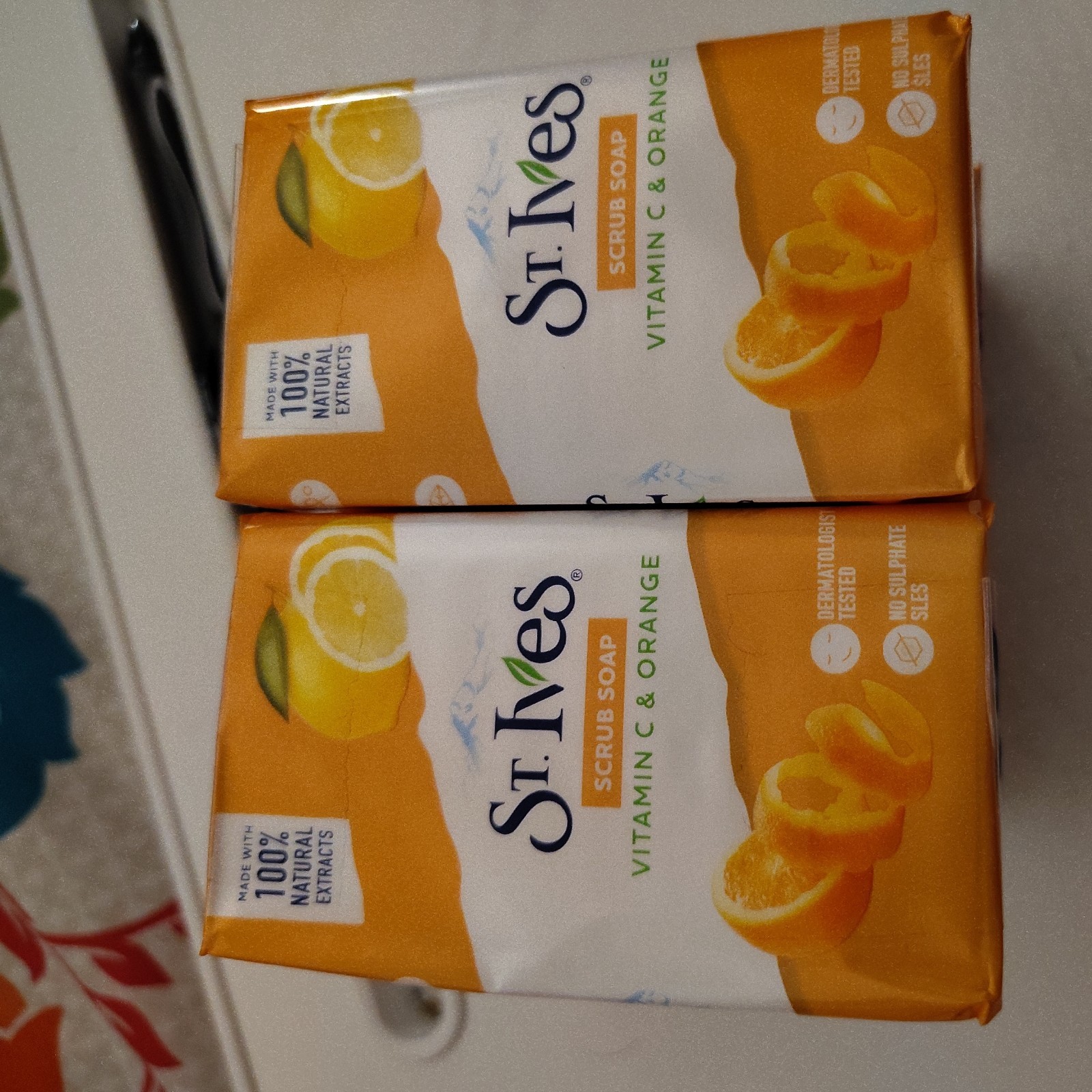 8 SEALED ST IVES VITAMIN C & ORANGE SCRUB SOAP 3.5 oz X 8