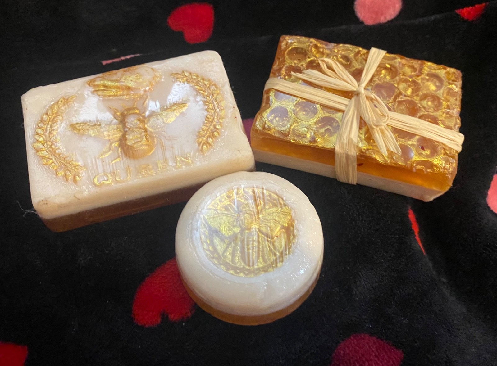 YWC Homemade Queen Bee Honeycomb Honey Bee Soap Set of 3 Rare VTG GrannyCore