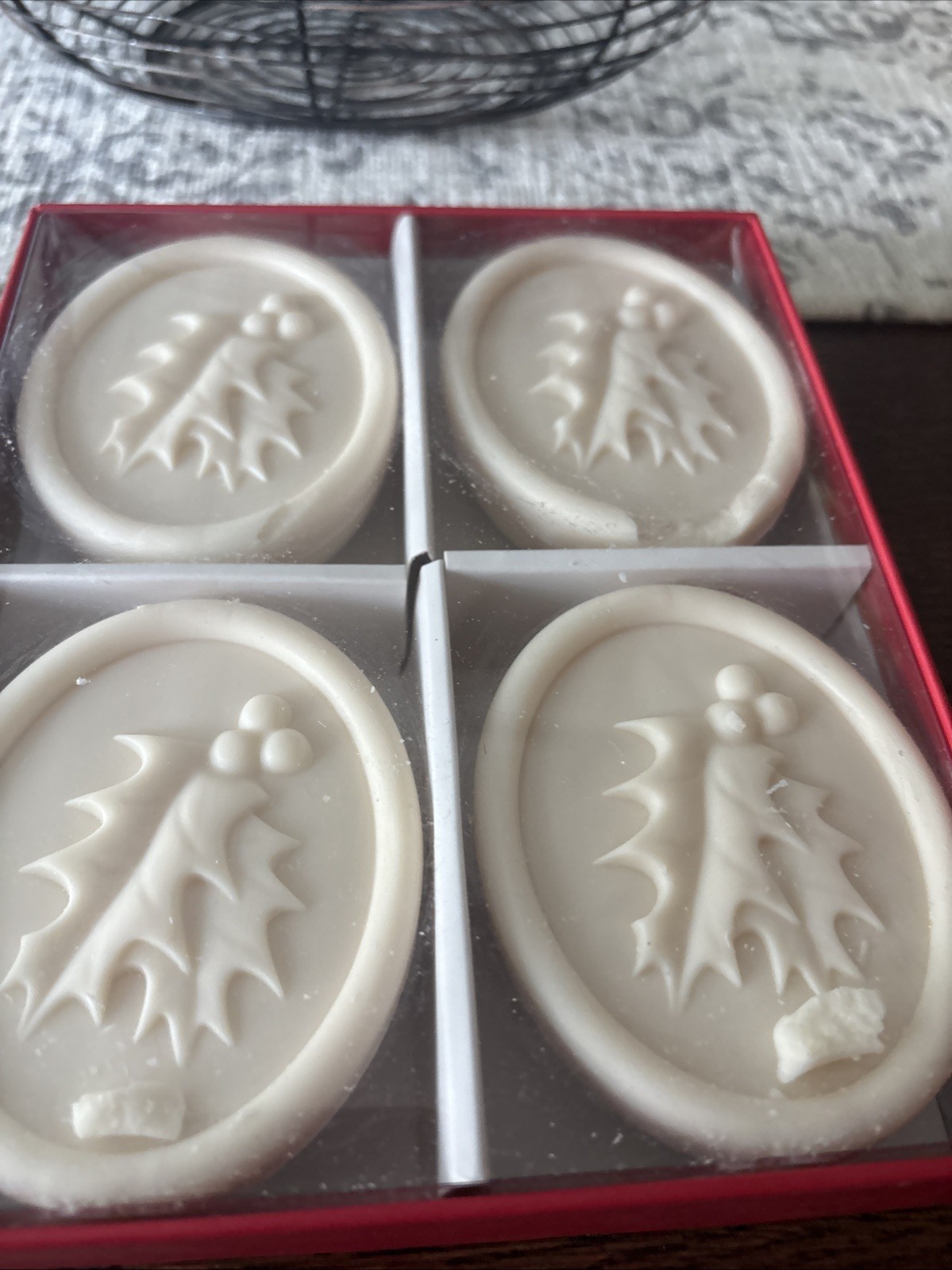 Soap Holiday Holly Leaf Season’s Greetings 4 X 5 Oz Soaps