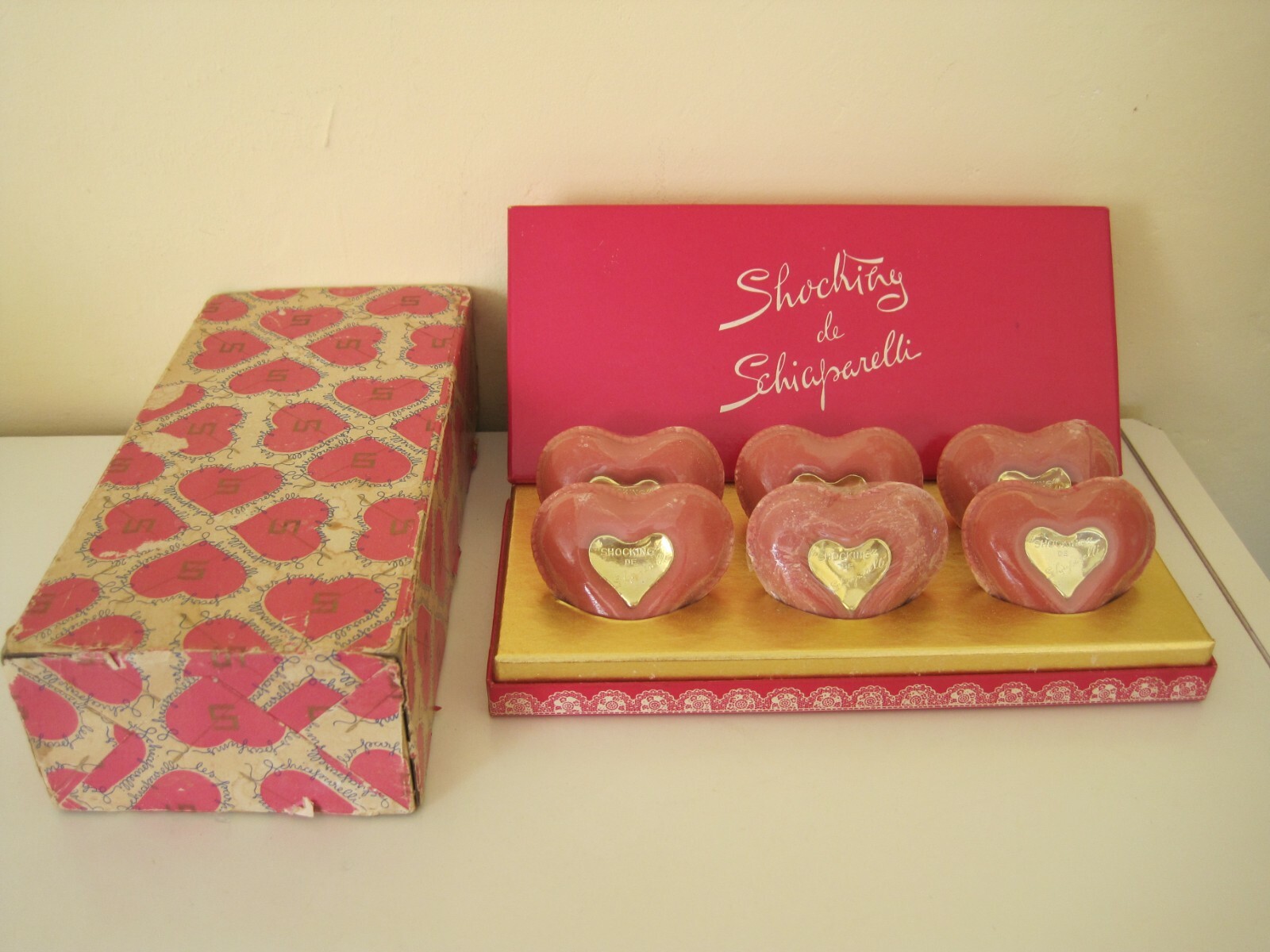 RARE Vintage SCHIAPARELLI 6 Surreal Heart Soaps 0.9 Oz SHOCKING Total 5.4 Oz IOB
