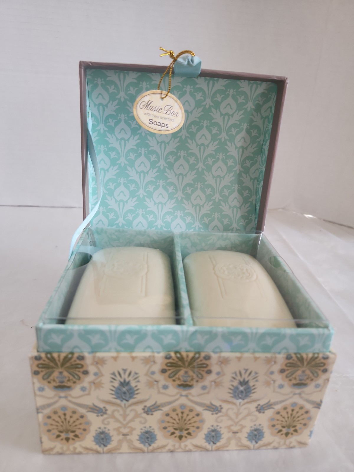 Punch Studio Angel Music Box Almond & savon Soap Plays Beethoven’s Ode to Joy