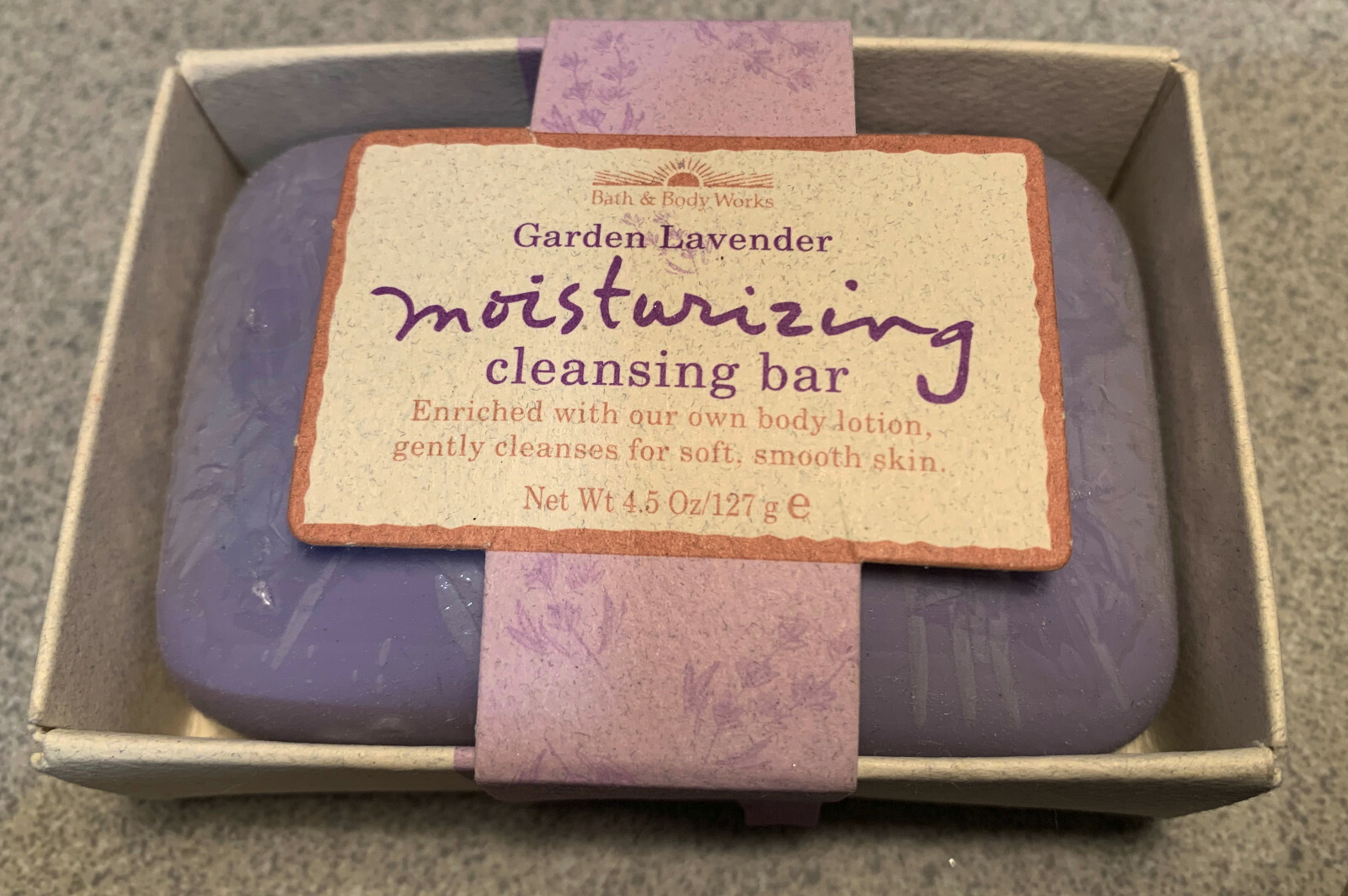 BAR OF BATH SOAP GARDEN LAVENDER MOISURIZING CLEANSING BAR 4.5 OZ NEW IN PACKAGE