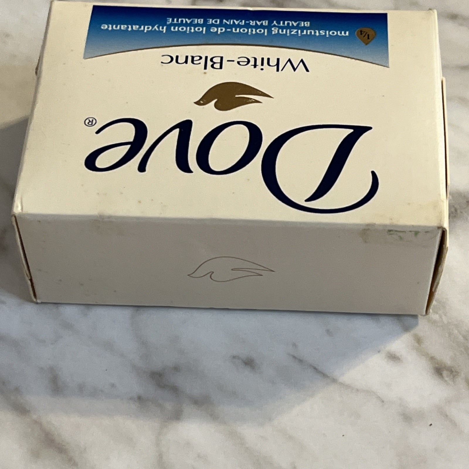 Vintage Dove 1/4 Moisturizing Soap Bar White Blanc 4.25 oz Unilever USA
