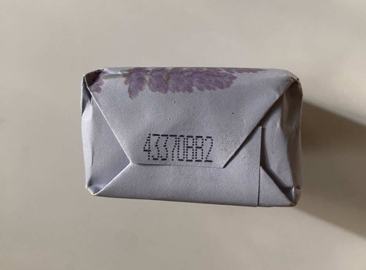 Bath & Body Works Lavender + Vanilla Shea Butter Cleansing Bar Essential Oils
