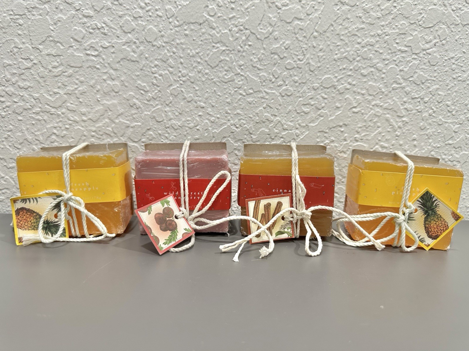 Vintage Lot Of 4 Bath And Body Works Bar Soaps 6.3 Oz Fresh Pineapple + Read Des