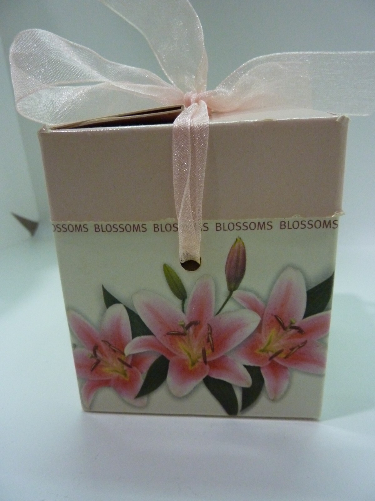 LOVE IN THE MIST 3 SCENTED BATH SOAP BARS kiss of rosehip 100g x 3 NEW AUSTRALIA