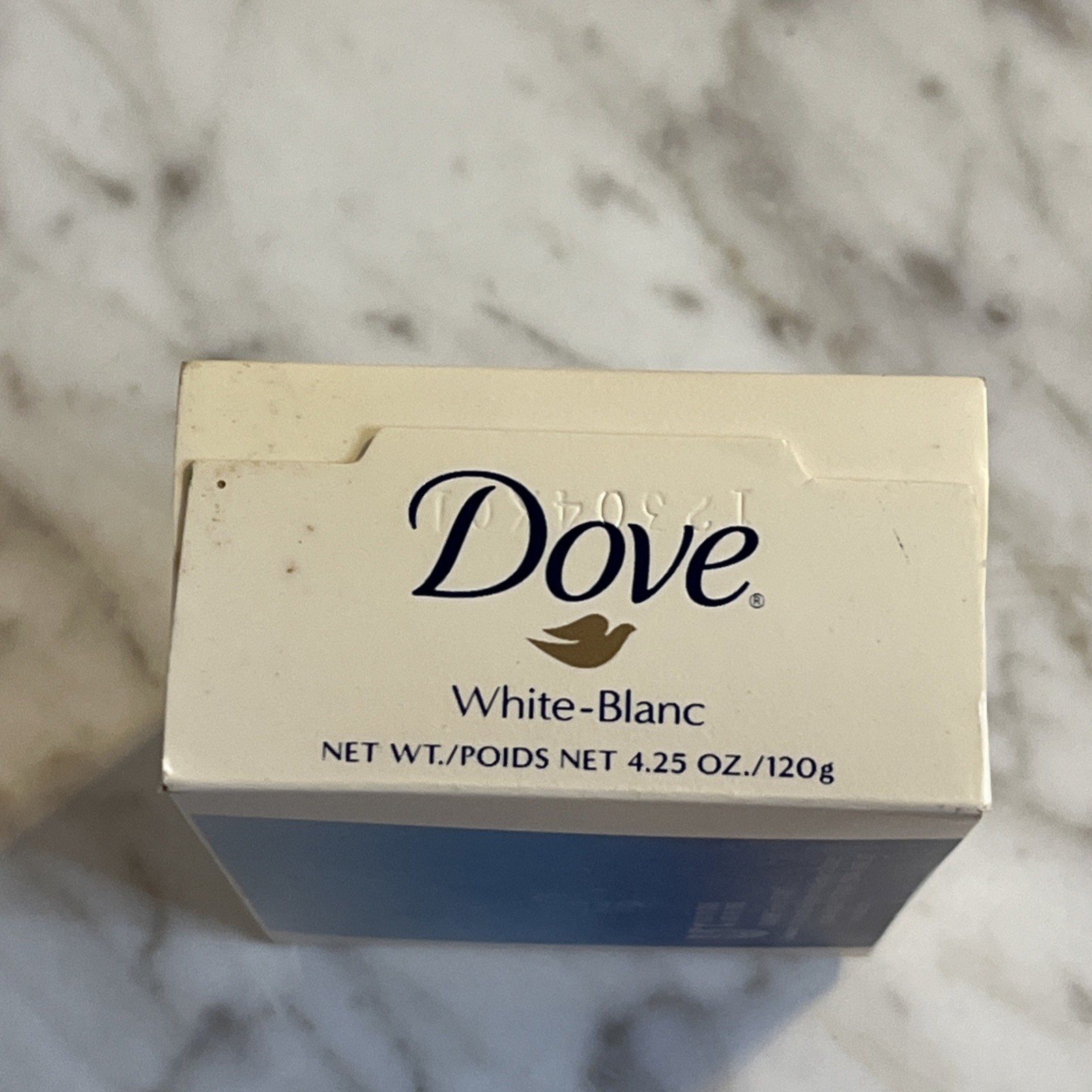 Vintage Dove 1/4 Moisturizing Soap Bar White Blanc 4.25 oz Unilever USA