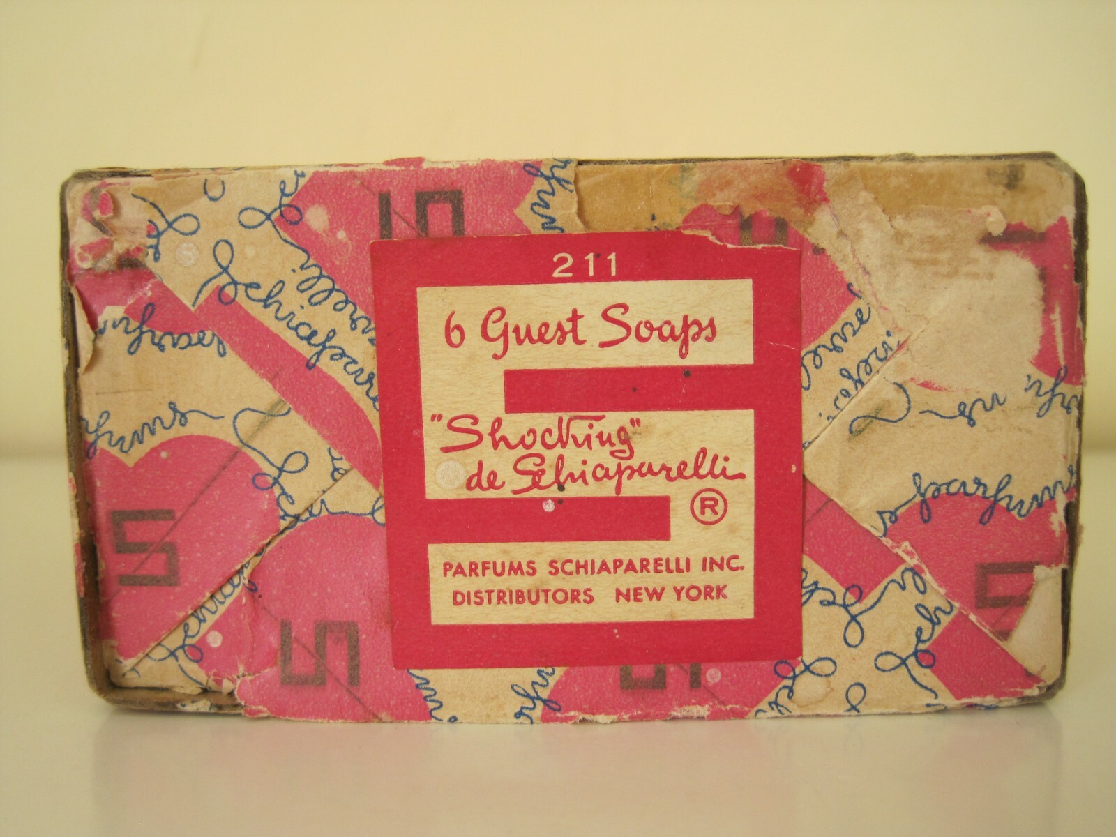 RARE Vintage SCHIAPARELLI 6 Surreal Heart Soaps 0.9 Oz SHOCKING Total 5.4 Oz IOB