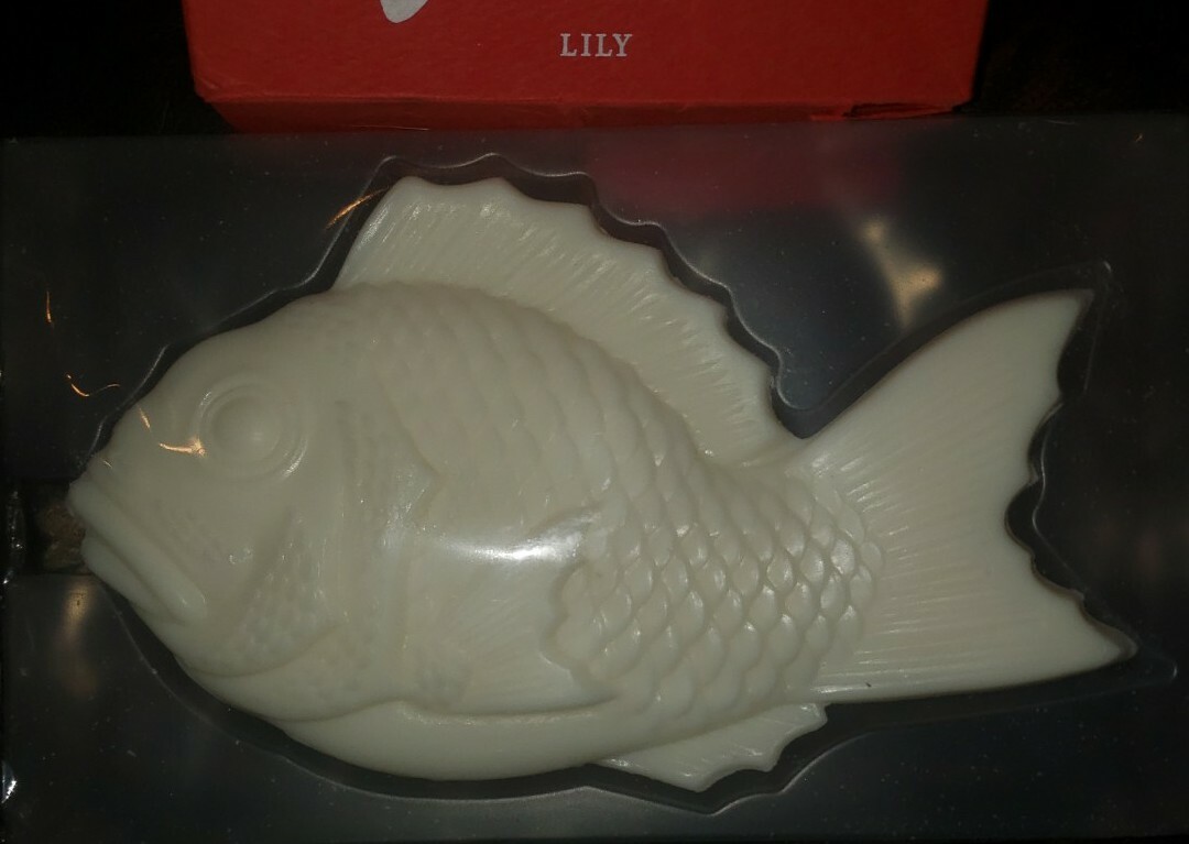 Tamanohada Welcome Soap Yuri Lottery Lily 345g White 180x115x45mm