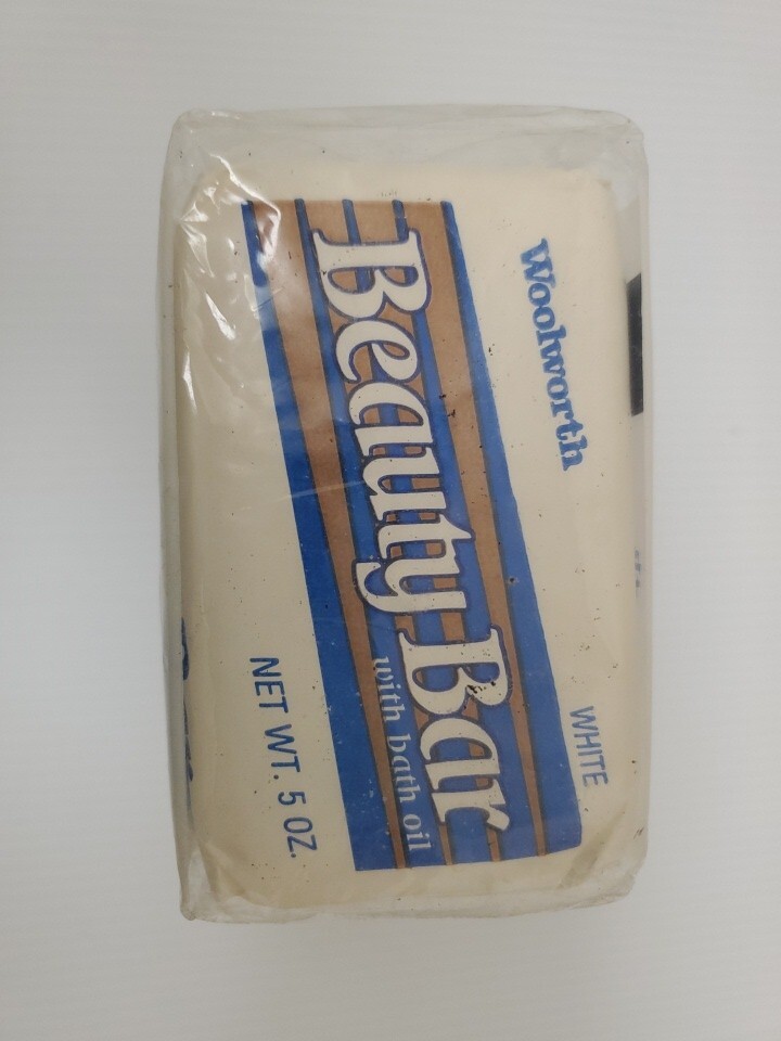 Vintage NOS WOOLWORTH White Beauty Bar with Bath Oil – 4 Bars Pack 5oz. each
