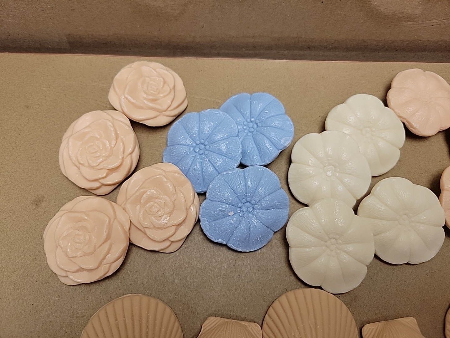 Lot 27 Assorted Sea shells & Flowers Decorative Soap *SEE PICS