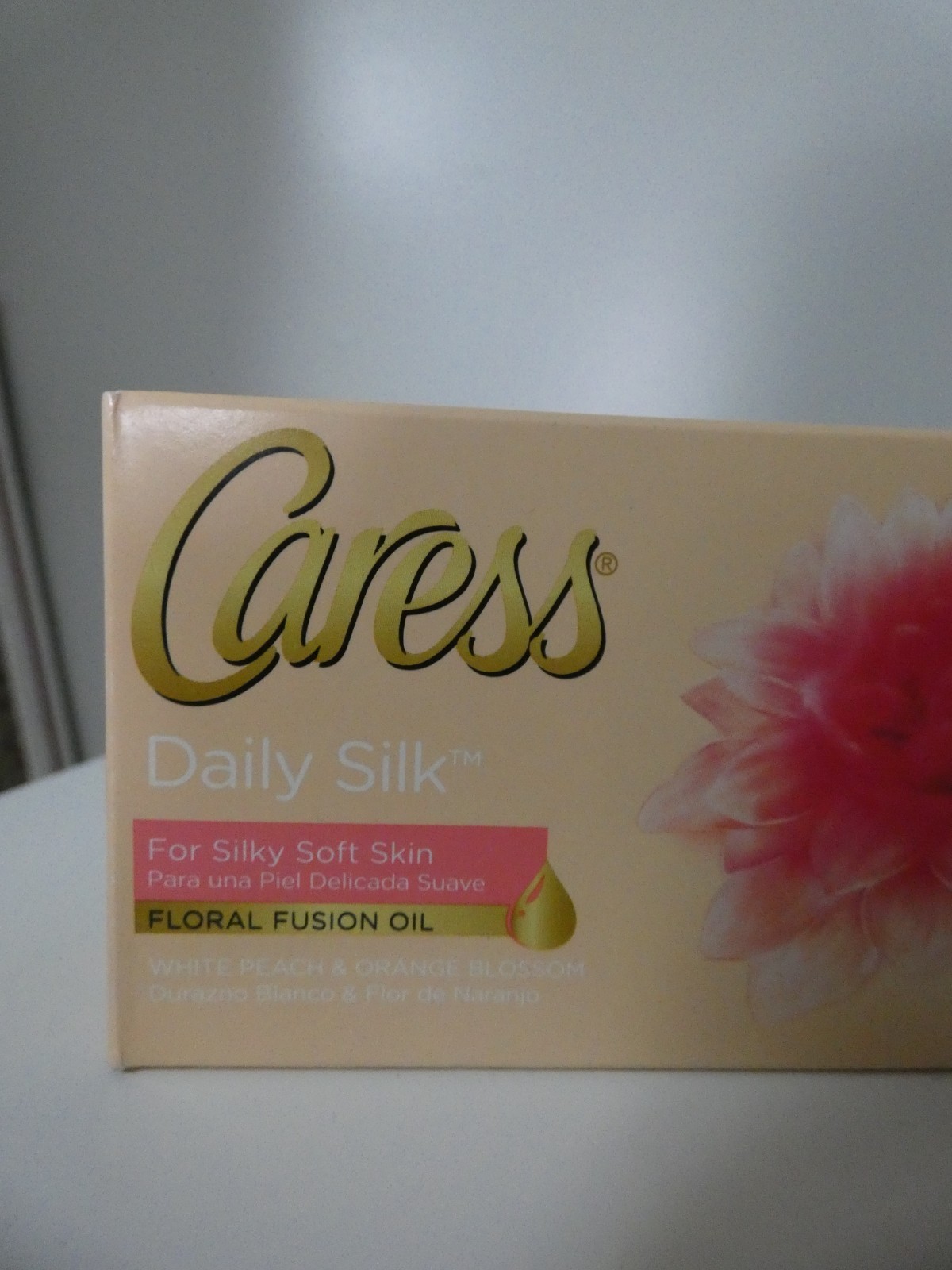 Caress 1 Daily Silk Beauty Soap Bar White Peach Orange Blossom New 4 oz 113g