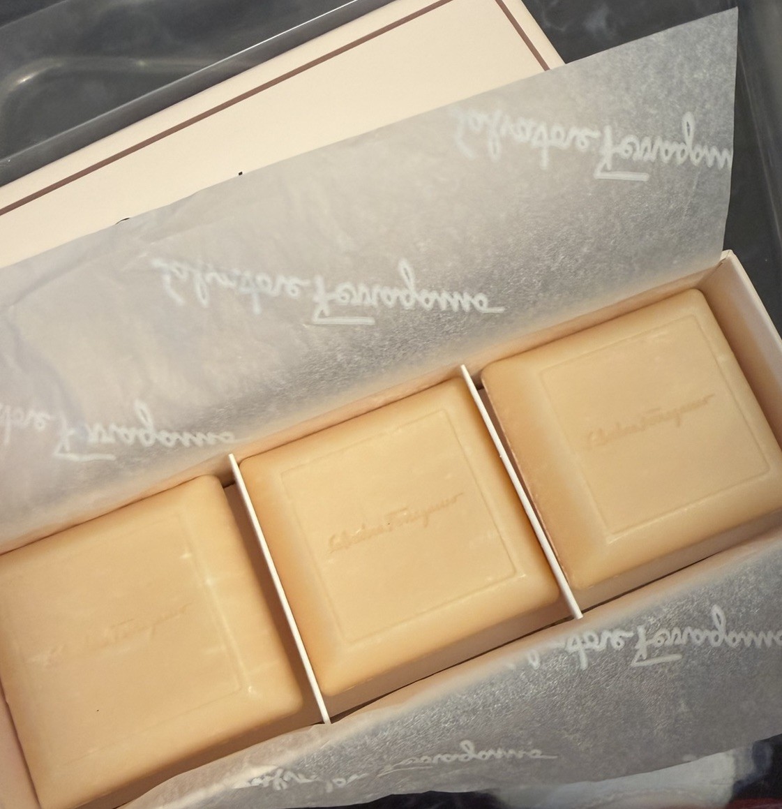 SALVATORE FERRAGAMO Signorina Soap Kit 3 x 1.7oz/50g – New in Box