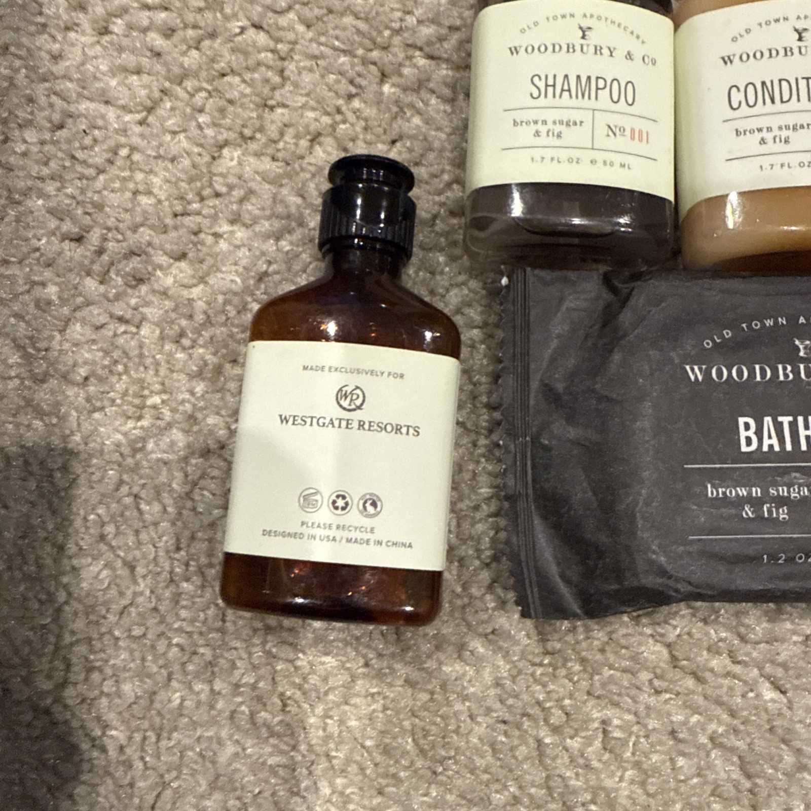 Woodbury & Co Travel Set