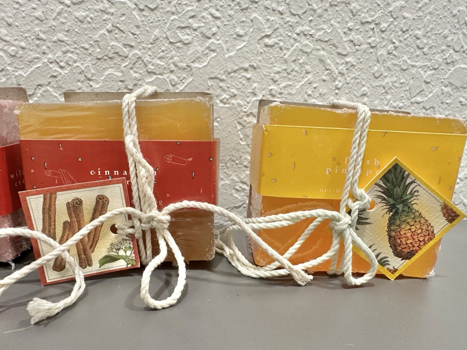 Vintage Lot Of 4 Bath And Body Works Bar Soaps 6.3 Oz Fresh Pineapple + Read Des