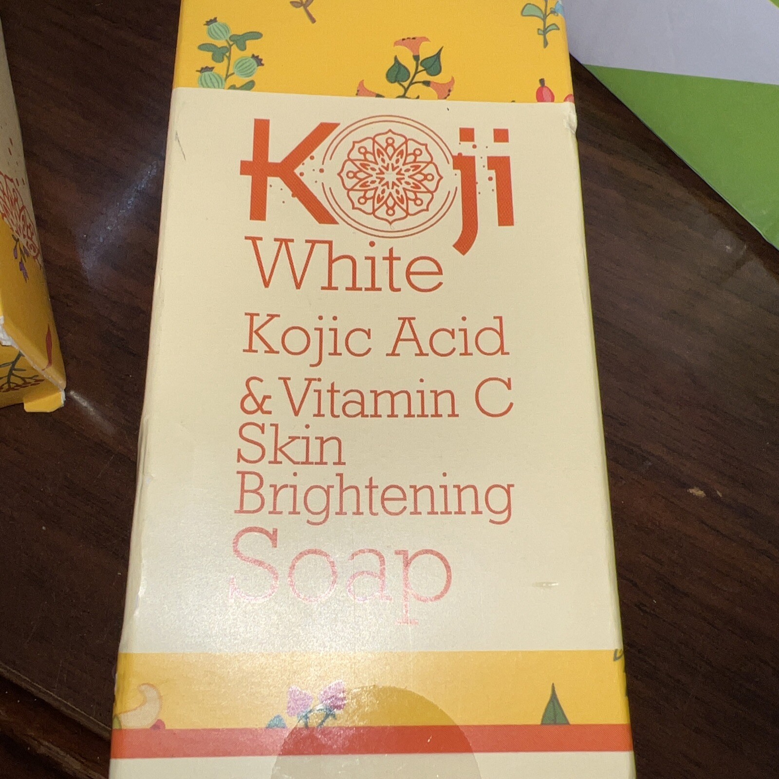 Koji White Kojic Acid & Vitamin C Skin Brightening Soap ( 2.82 oz. / 2 Bars )