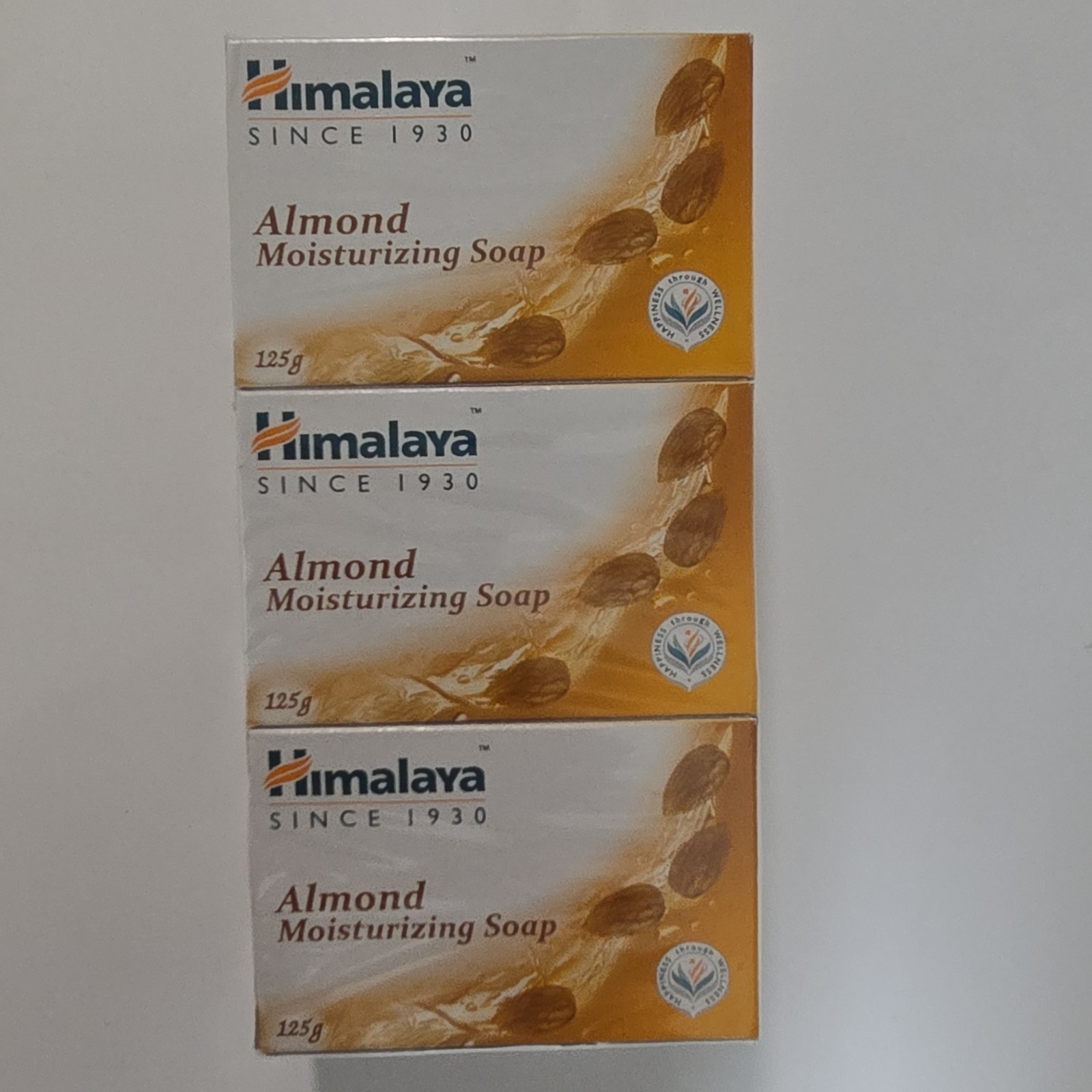 Himalaya Almond Oil Moisturizing Soap for Body & Face, Dry Skin, 125g 6 bars