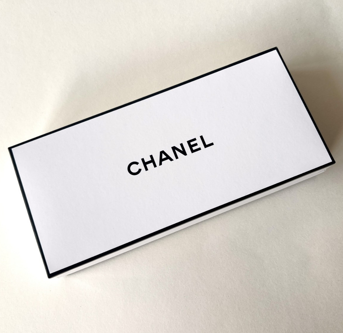 CHANEL No 5 L’EAU Eau de Toilette mini (1.5 ml) + Perfumed Soaps (75 g X 2) Set