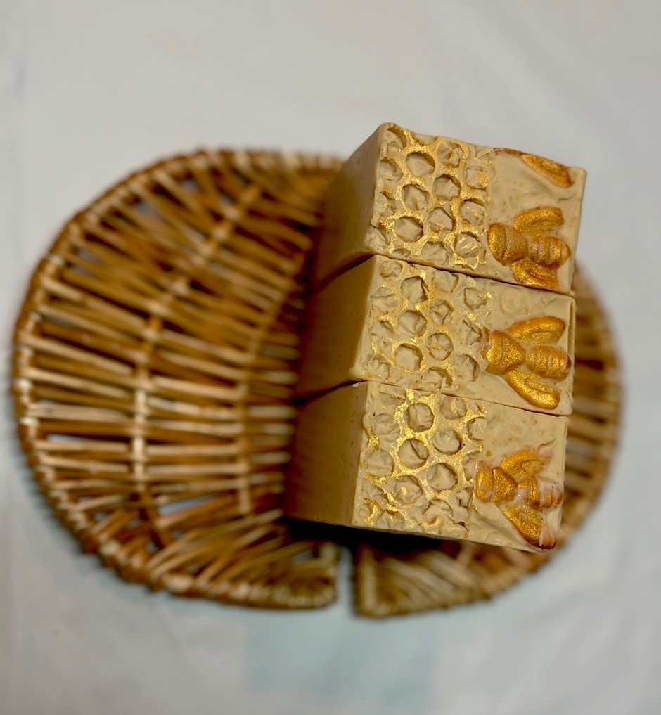 Handmade soap Goat’s milk with oats and honey Natural 5–6 oz