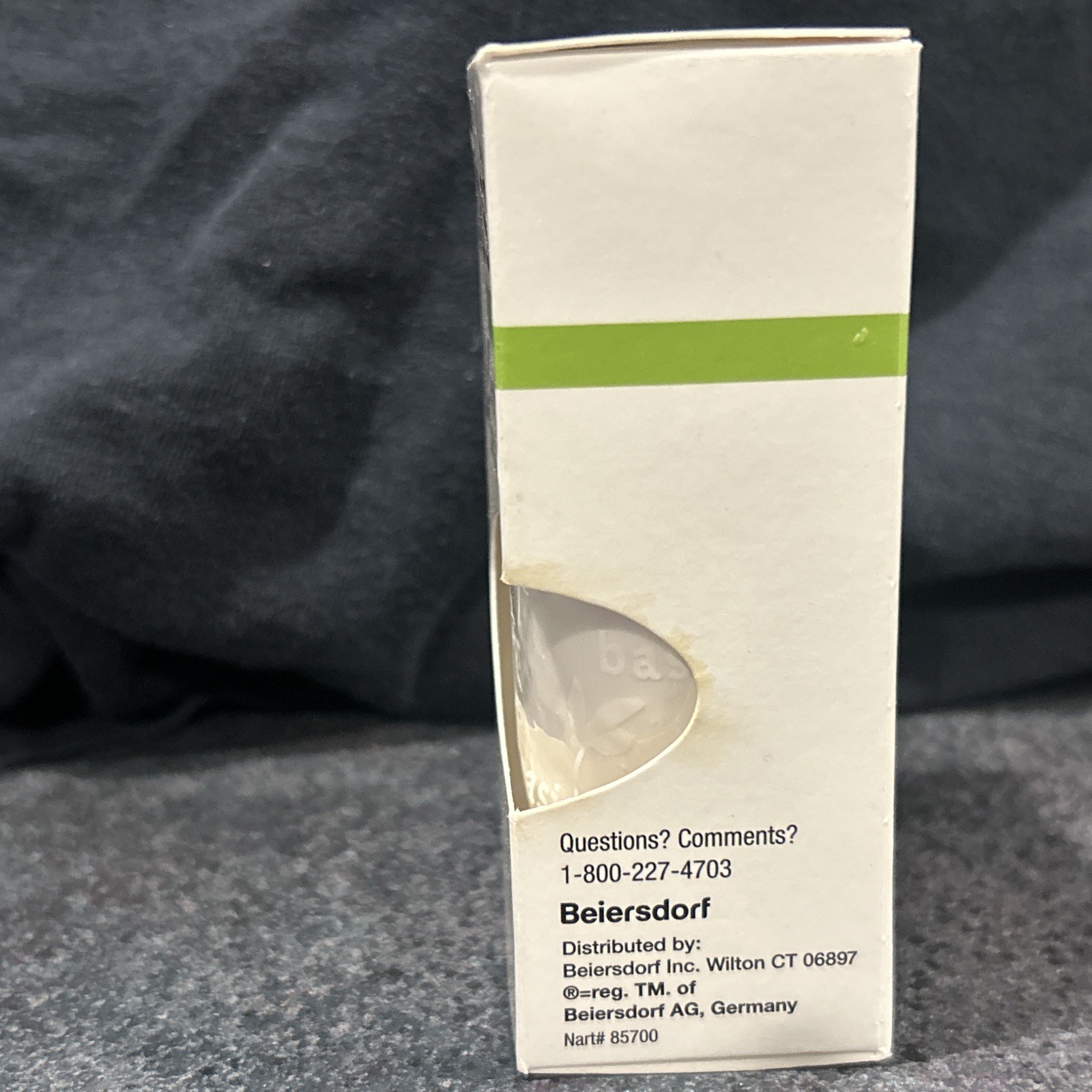 Basis SENSITIVE SKIN BAR Soap, Unscented, 4 oz / 113 g • cleans + soothes • NEW