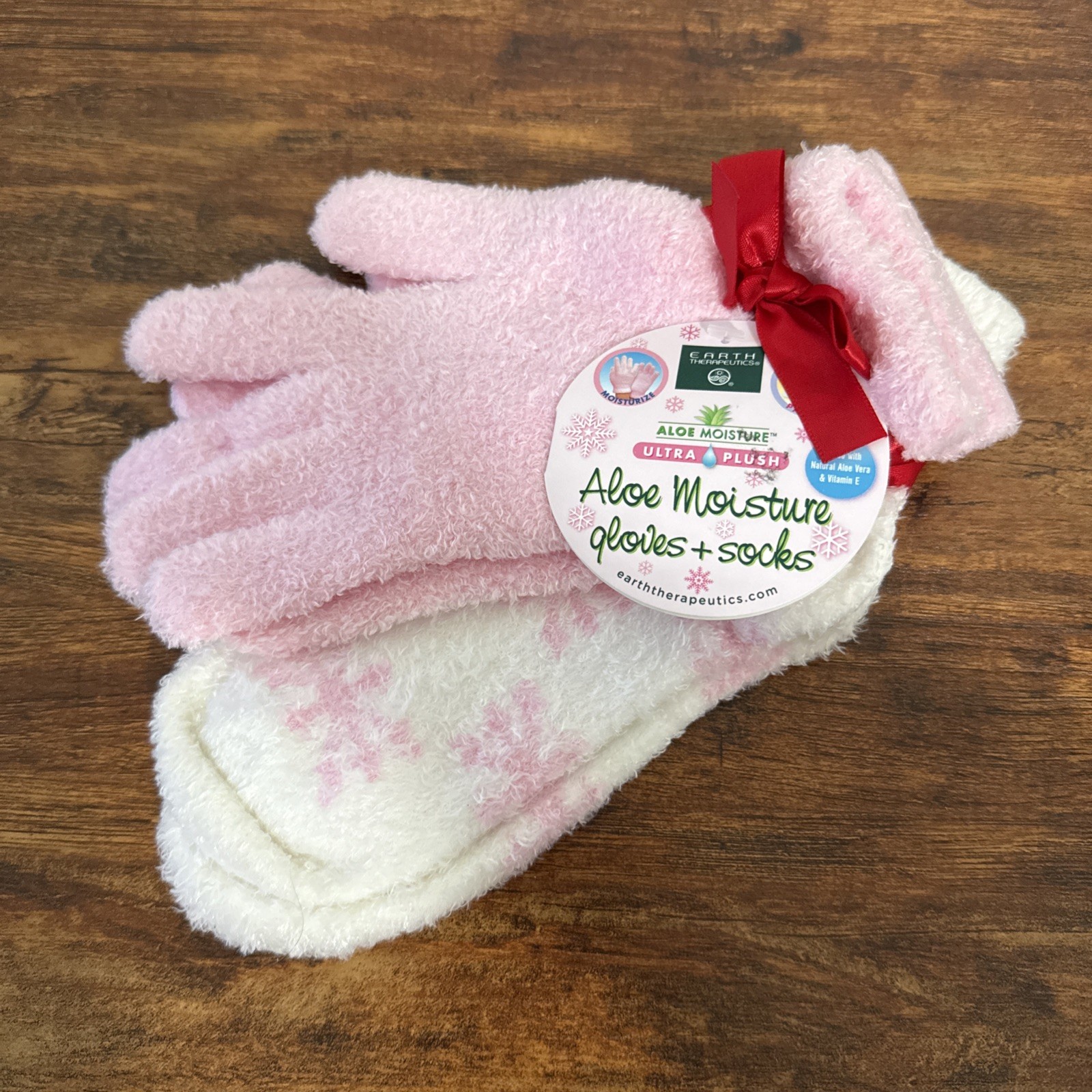 Earth Therapeutics 2-pk. Aloe Moisture Gloves & Socks Ultra Plush Gift Set NEW!