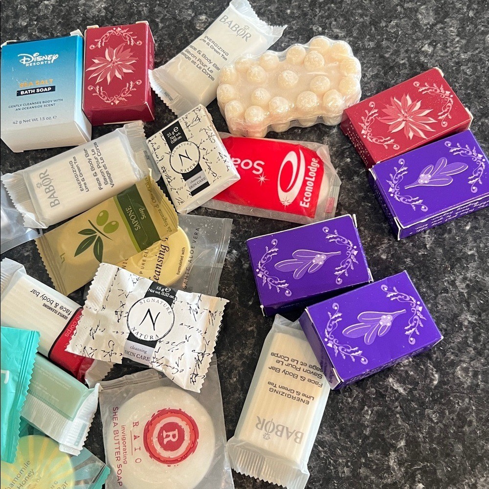 Guest Assorted Soap & Razor Set Travel Size Hotel Soap Set 20 Soaps 3 Razors